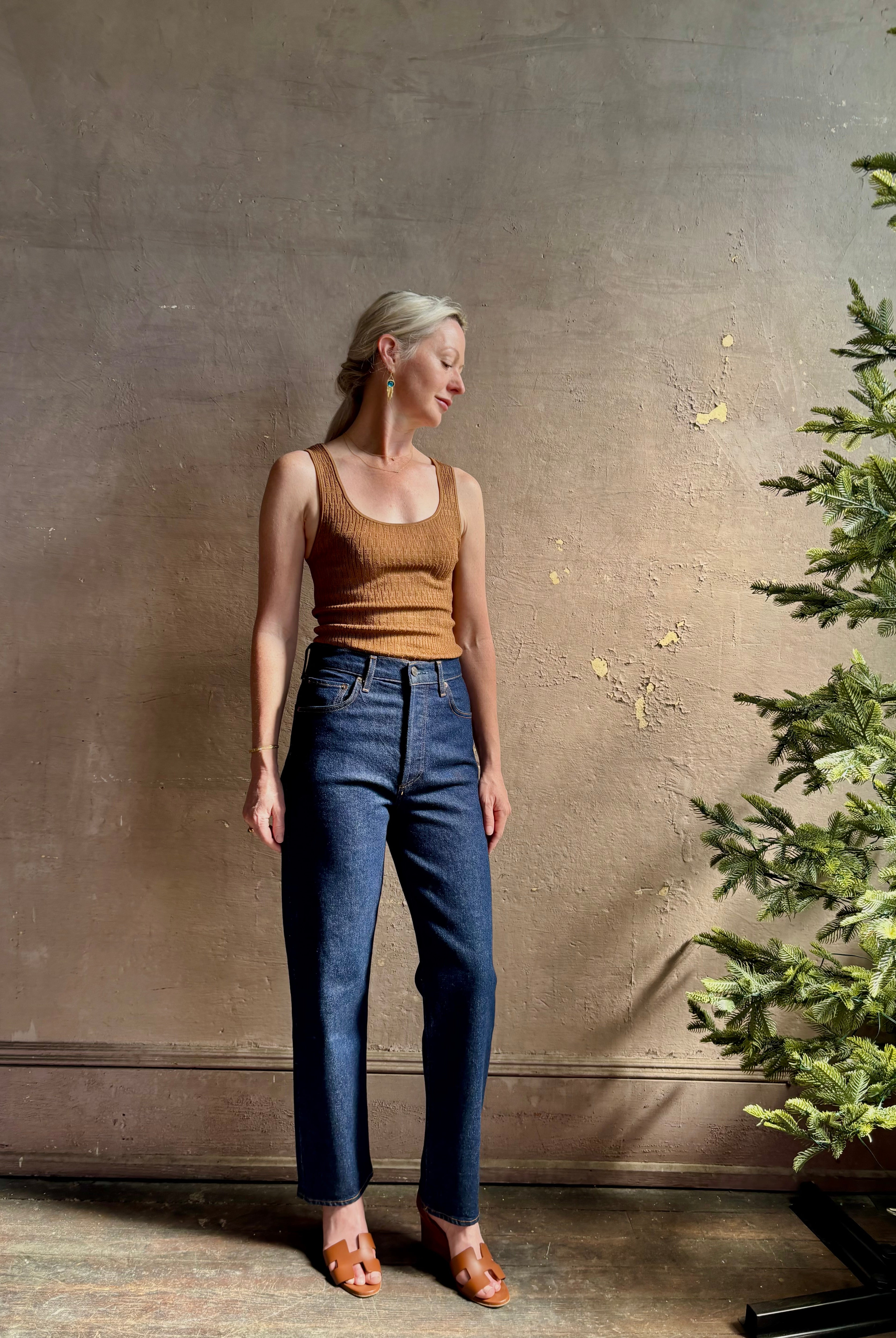 Mature woman wearing Agolde 90's Pinch Waist Crop with regenerative cotton zip closure slim sihlouette
