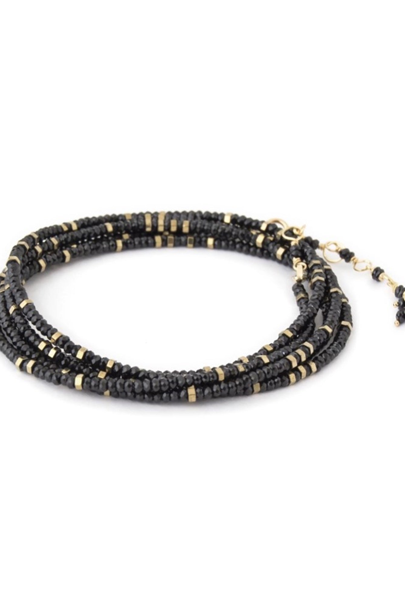 Woman wearing spinel confetti wrap Bracelet from Canadian fine jewelry artist Anne Sportun with natural stone spinel and 18k yellow gold beads that can double as a necklace perfect for travel