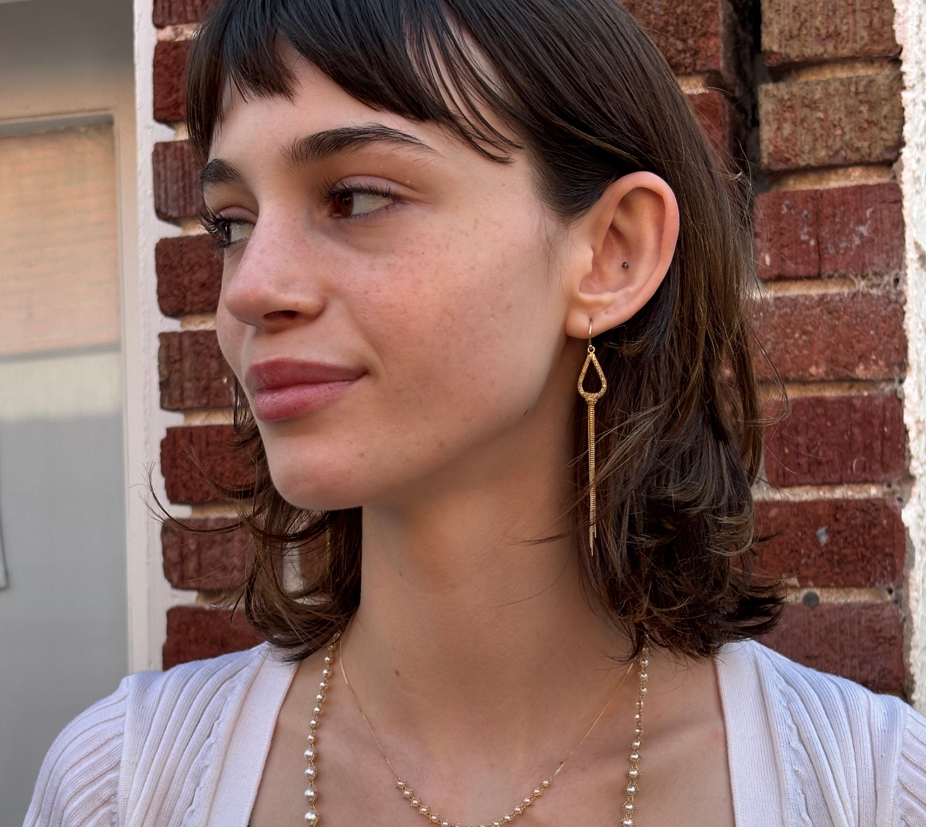 Woman wearing luxury designer Amali freshwater Pearl and 18k yellow gold Necklace fine jewelry handmade in USA