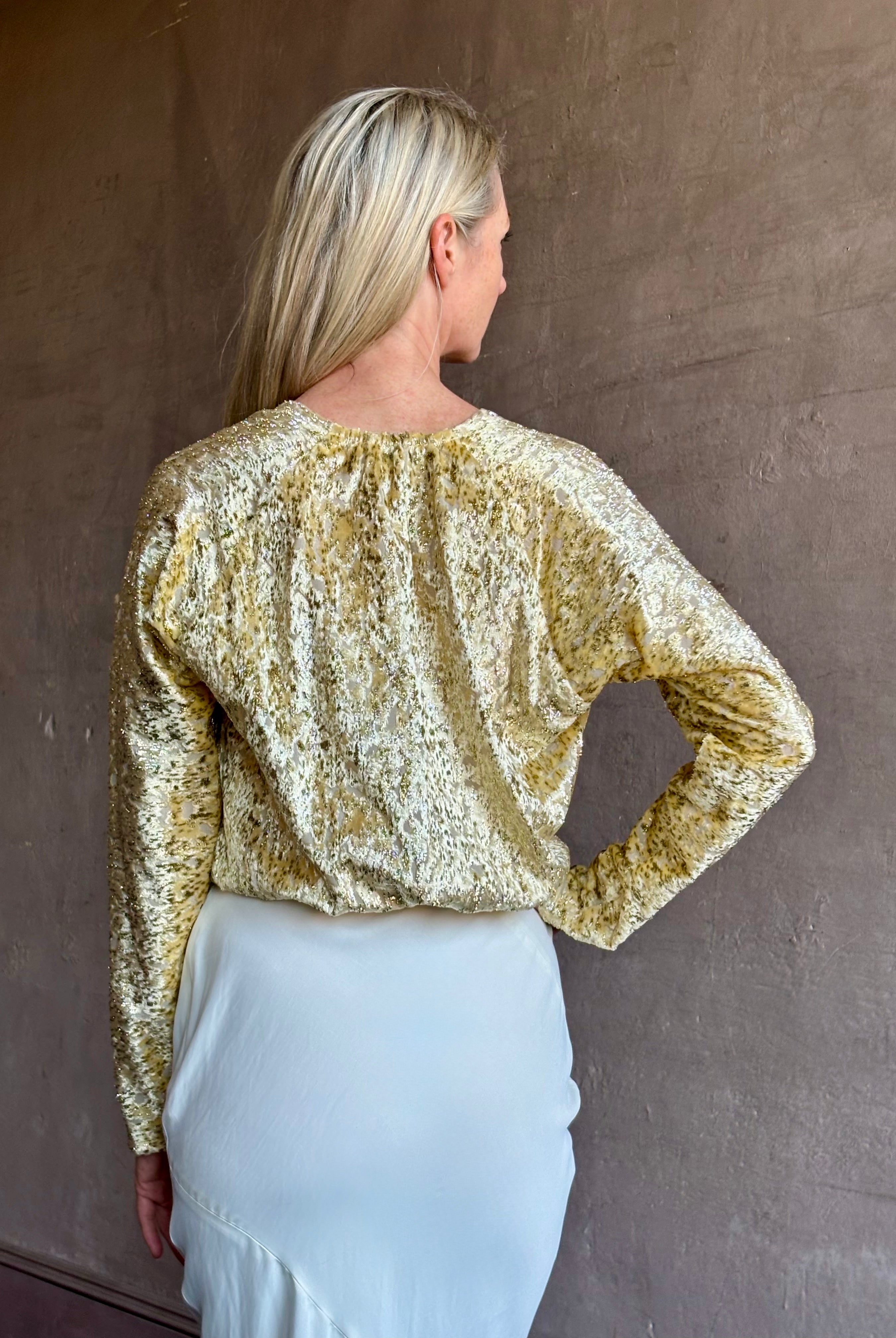 Image of mature woman wearing luxury Italian designer FORTE FORTE En Rêve Fil-Coup metallic velvet honey Shirt with V-neck and long sleeves