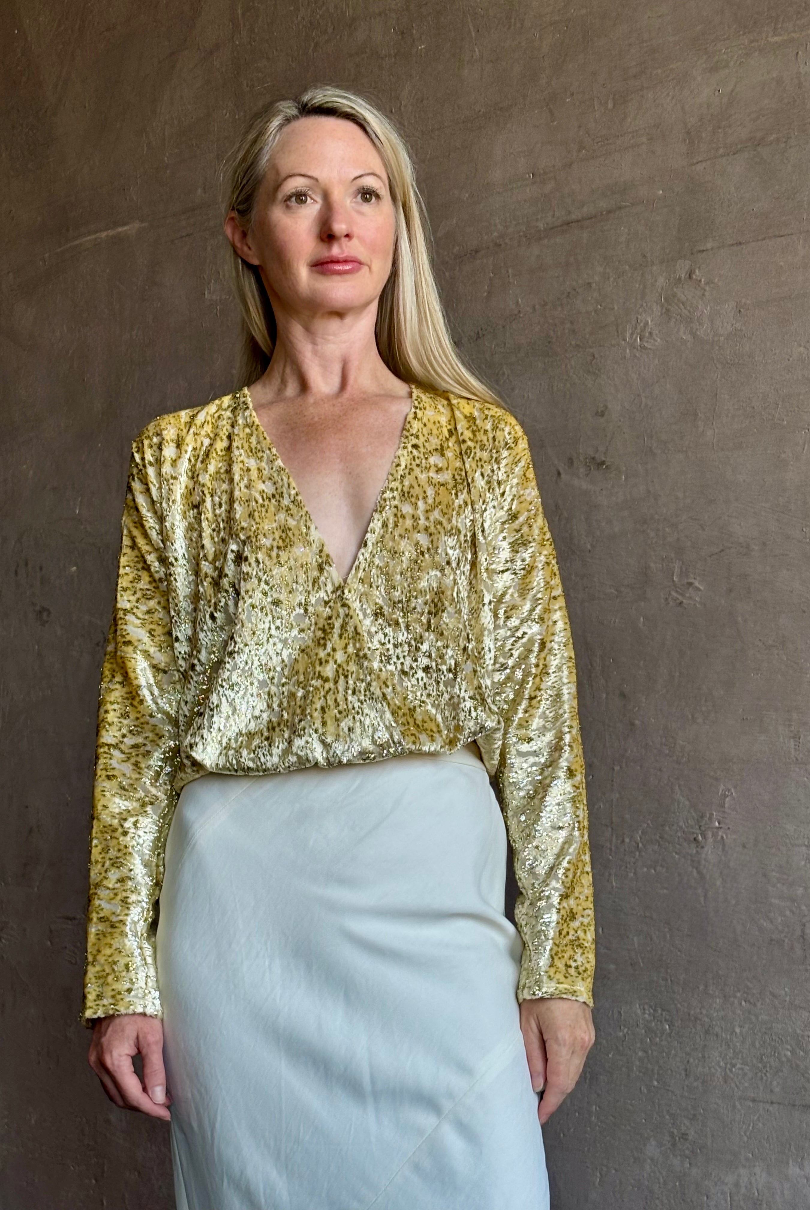 Image of mature woman wearing luxury Italian designer FORTE FORTE En Rêve Fil-Coup metallic velvet honey Shirt with V-neck and long sleeves