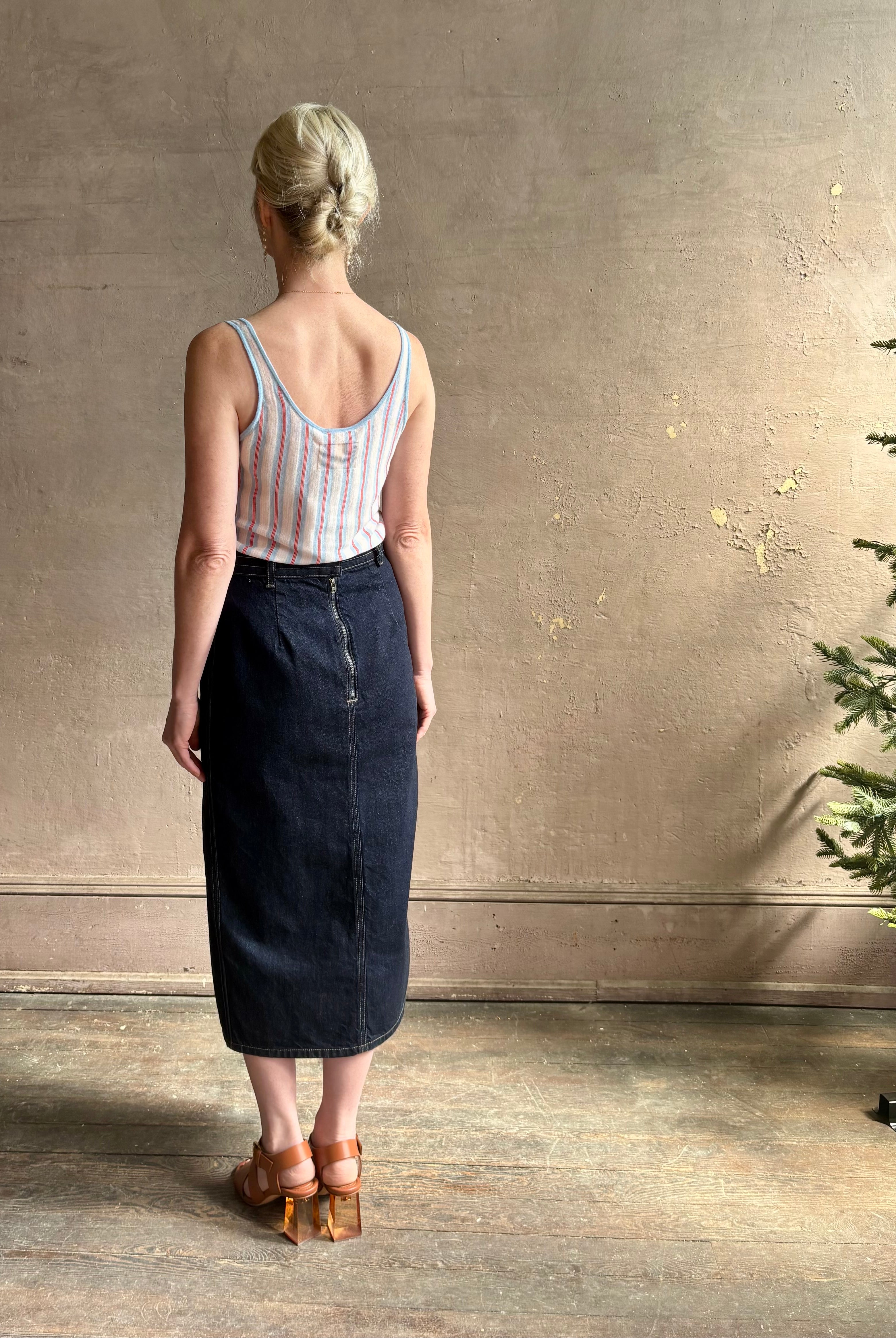 Image of woman wearing lightweight premium Mongolian cashmere GUEST IN RESIDENCE Fine Stripe sleeveless Tank in red and blue stipes with scoop neck