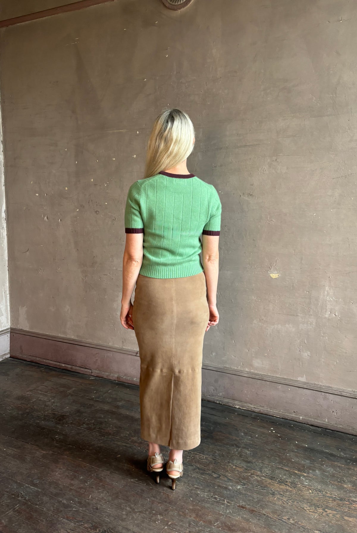 Mature woman wearing Guest in Residence Rib Ringer Tee Cashmere Sweater in Highland/Fig vintage-inspired