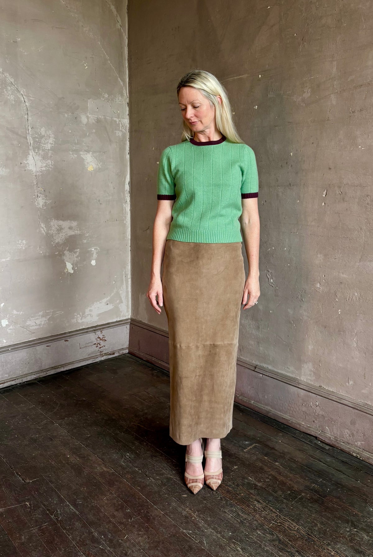 Mature woman wearing Guest in Residence Rib Ringer Tee Cashmere Sweater in Highland/Fig vintage-inspired