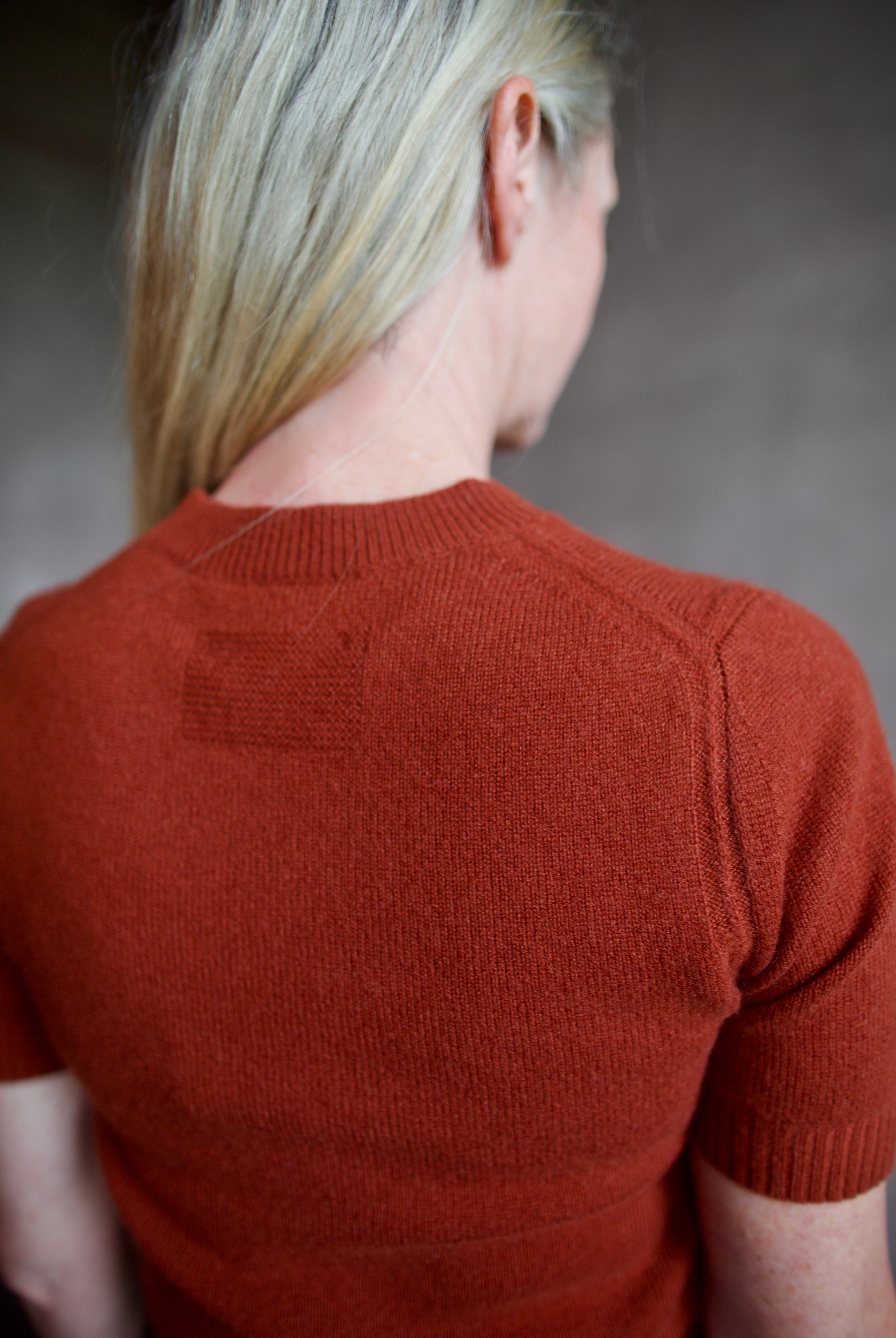 Model wearing cropped cinnamon short sleeve premium cashmere sweater from Guest in Residence