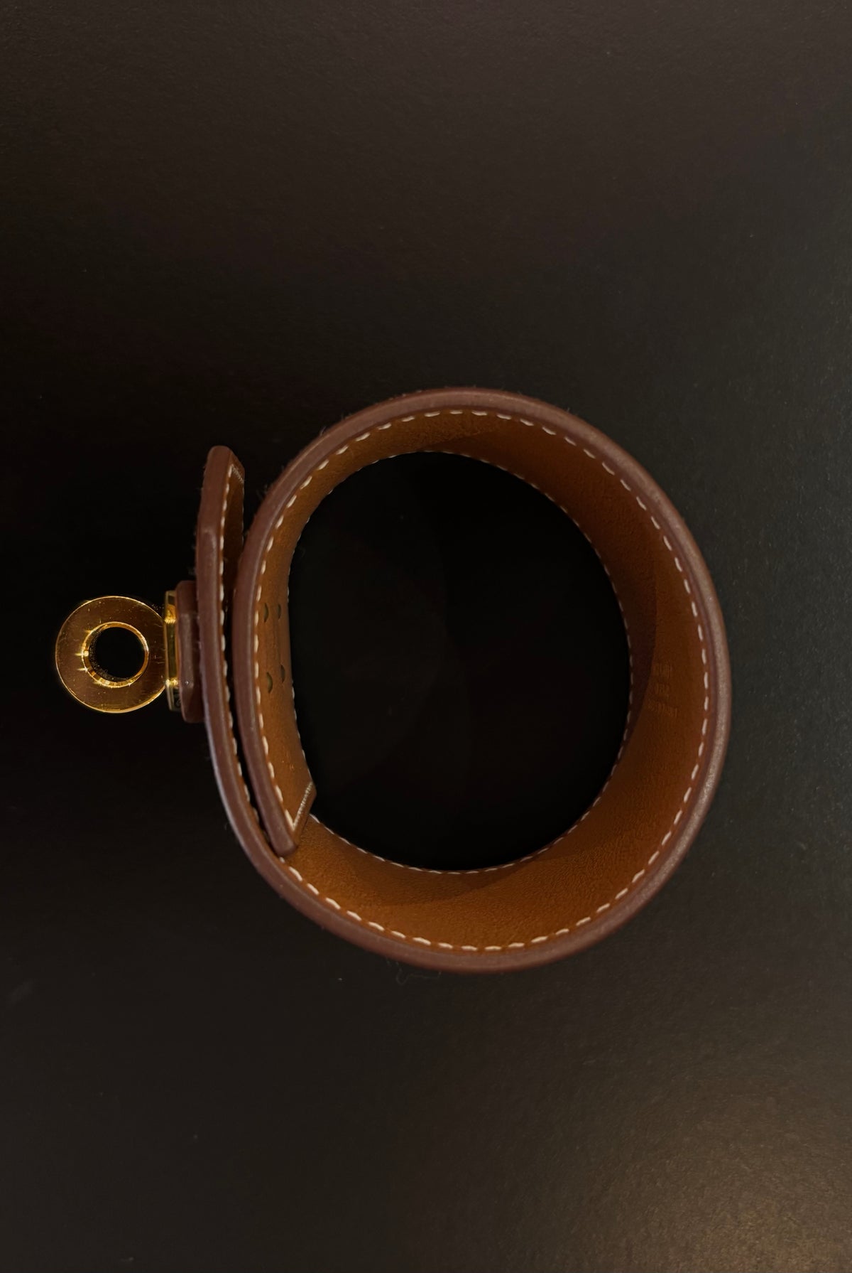 Hermès Kelly Twist Bracelet Brown & Yellow Gold: swift leather gold-plated Kelly turn-lock hardware hand assembled in France Pristine never-worn collector icon