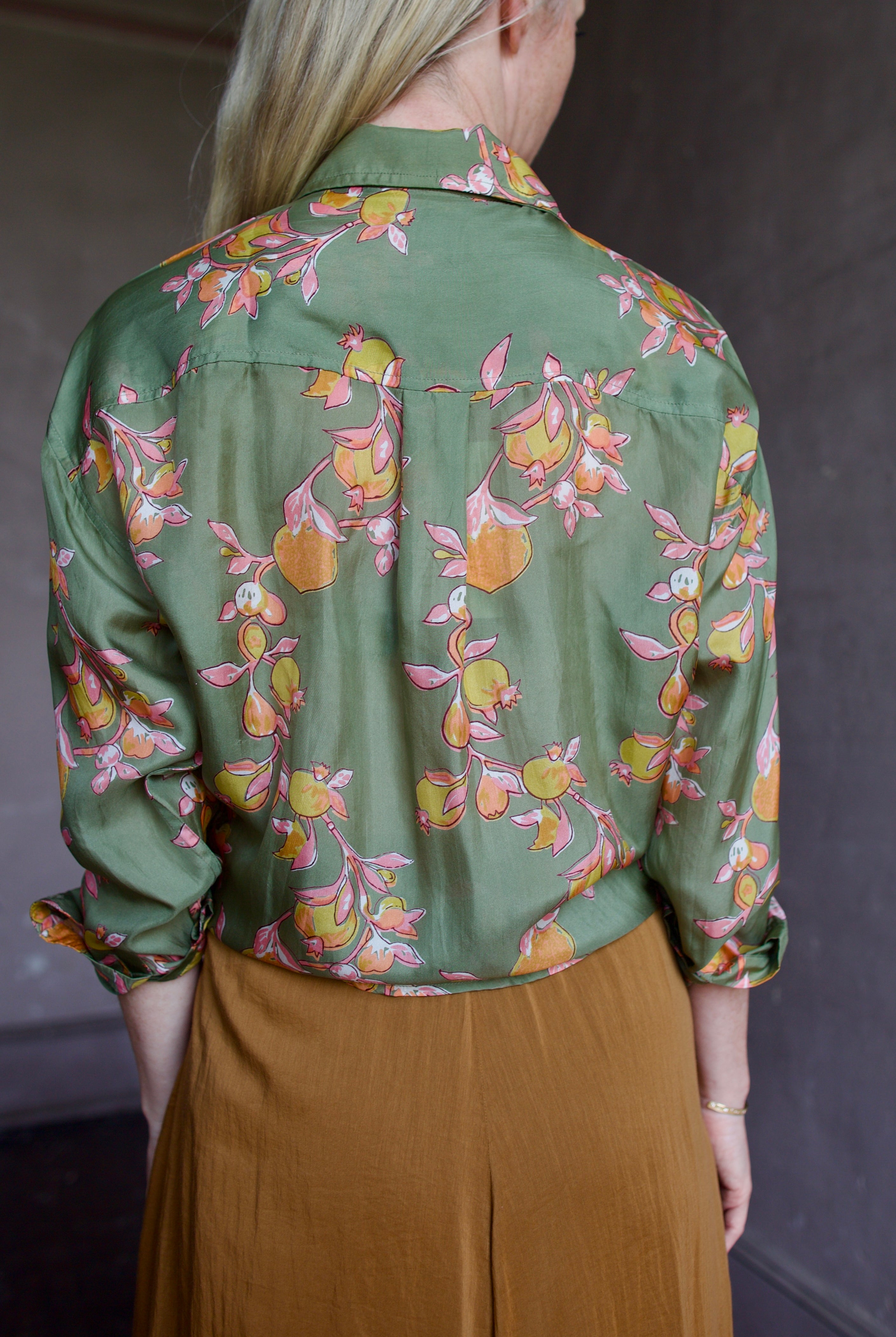 Back image of a woman wearing the Hannah Artwear Stevie Shirt and Forte Forte Skirt