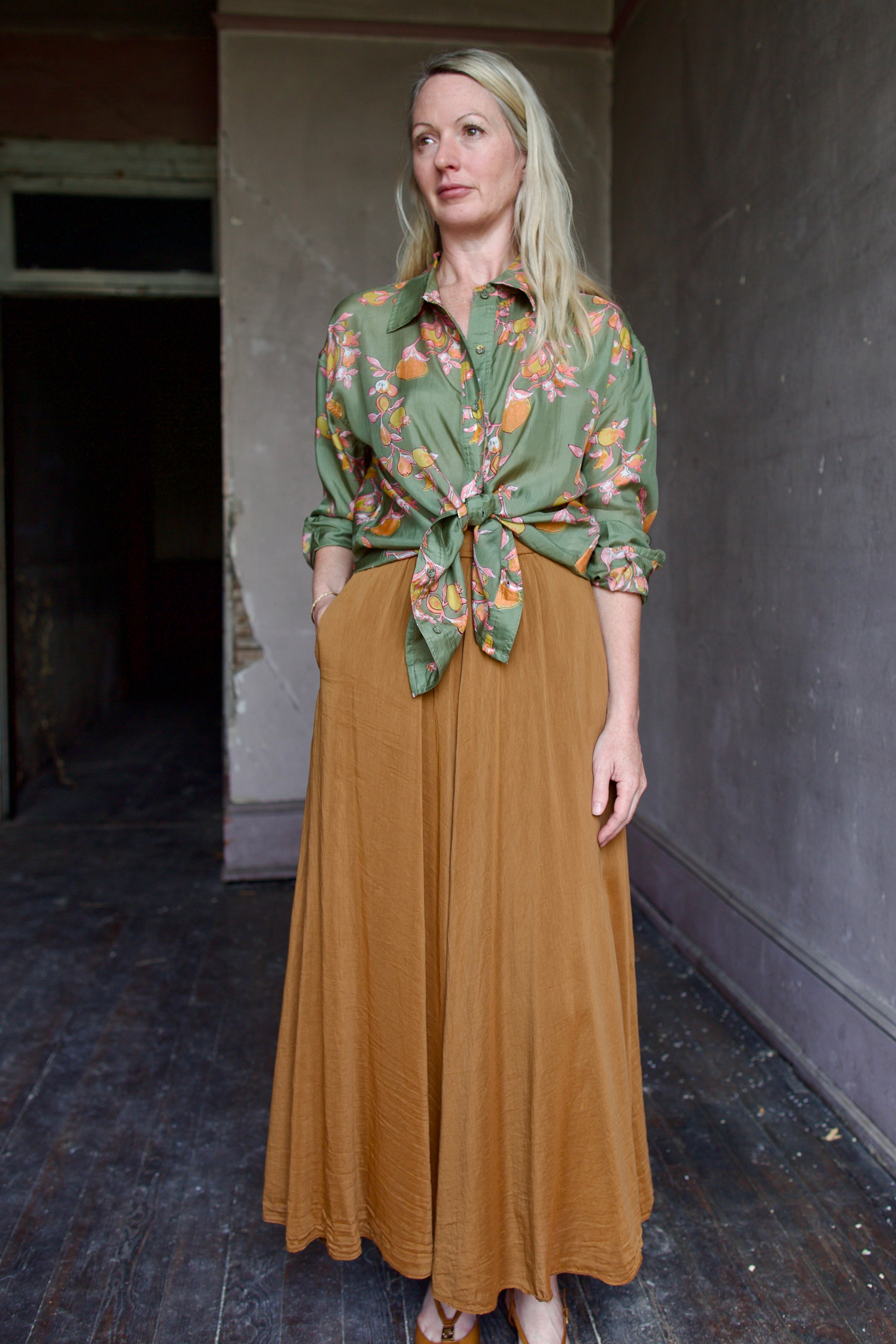 Image of a woman wearing the Hannah Artwear Stevie Shirt and Forte Forte Skirt