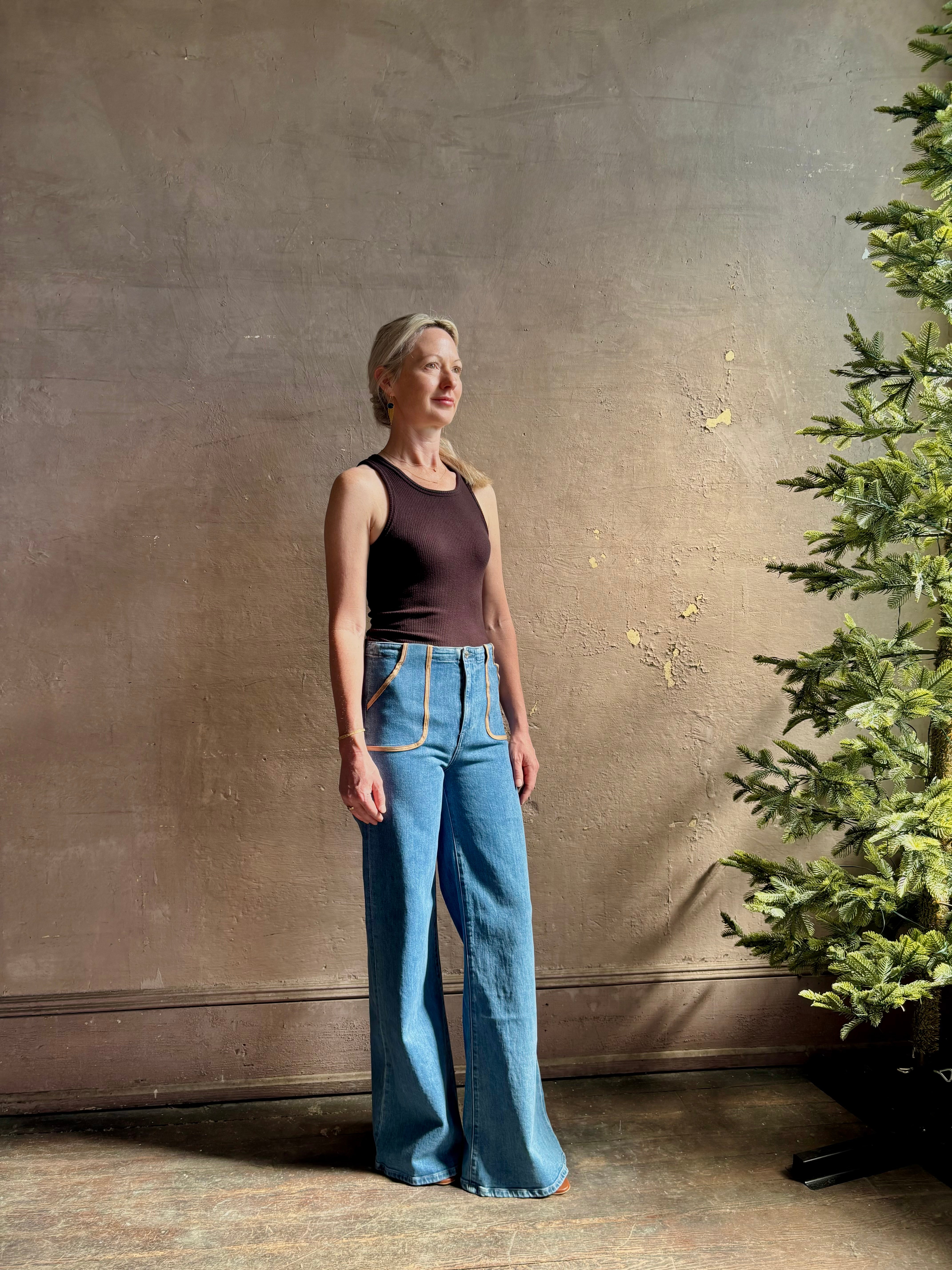 woman wearing Le Jean Joni flare high rise flare comfort stretch denim khaki outlined front patch pockets