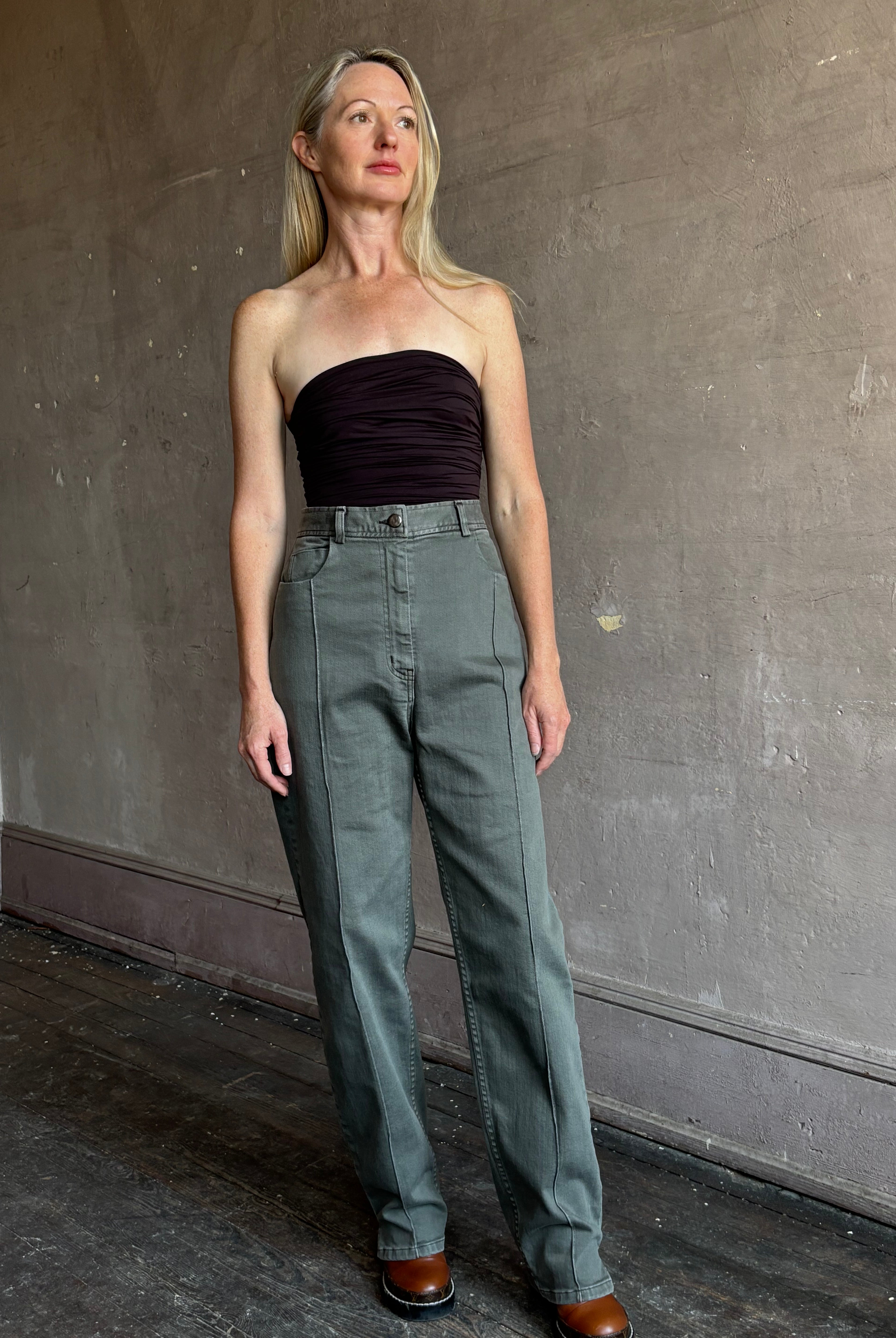 Image of mature woman wearing American designer Rachel Comey Dardo Pant in grey green showcasing expert tailoring