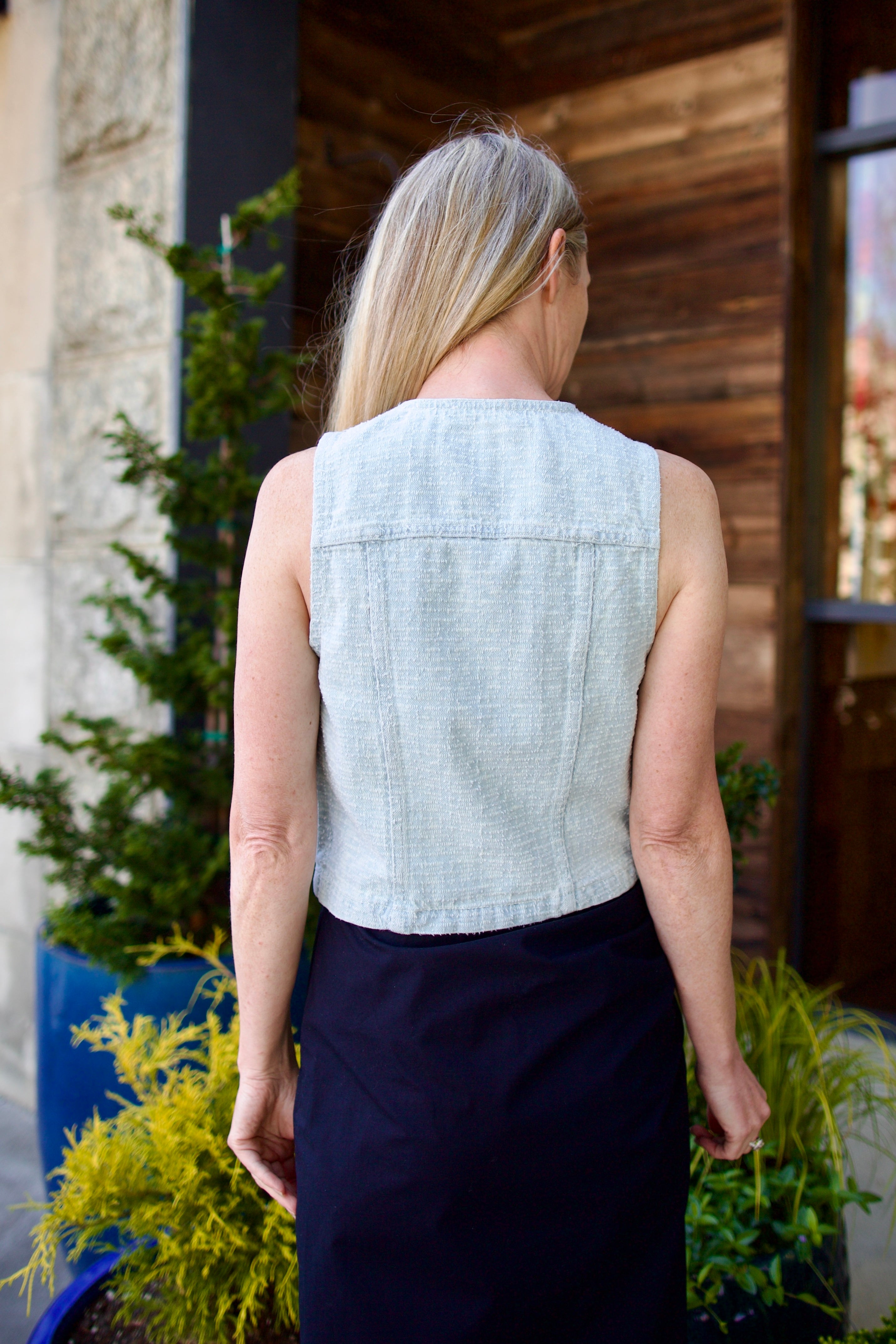Mature woman wearing the Rag & Bone Juliana Tweed Vest with elevated texture and detail seams offering sleeves design with V- neck in effortless summer cotton