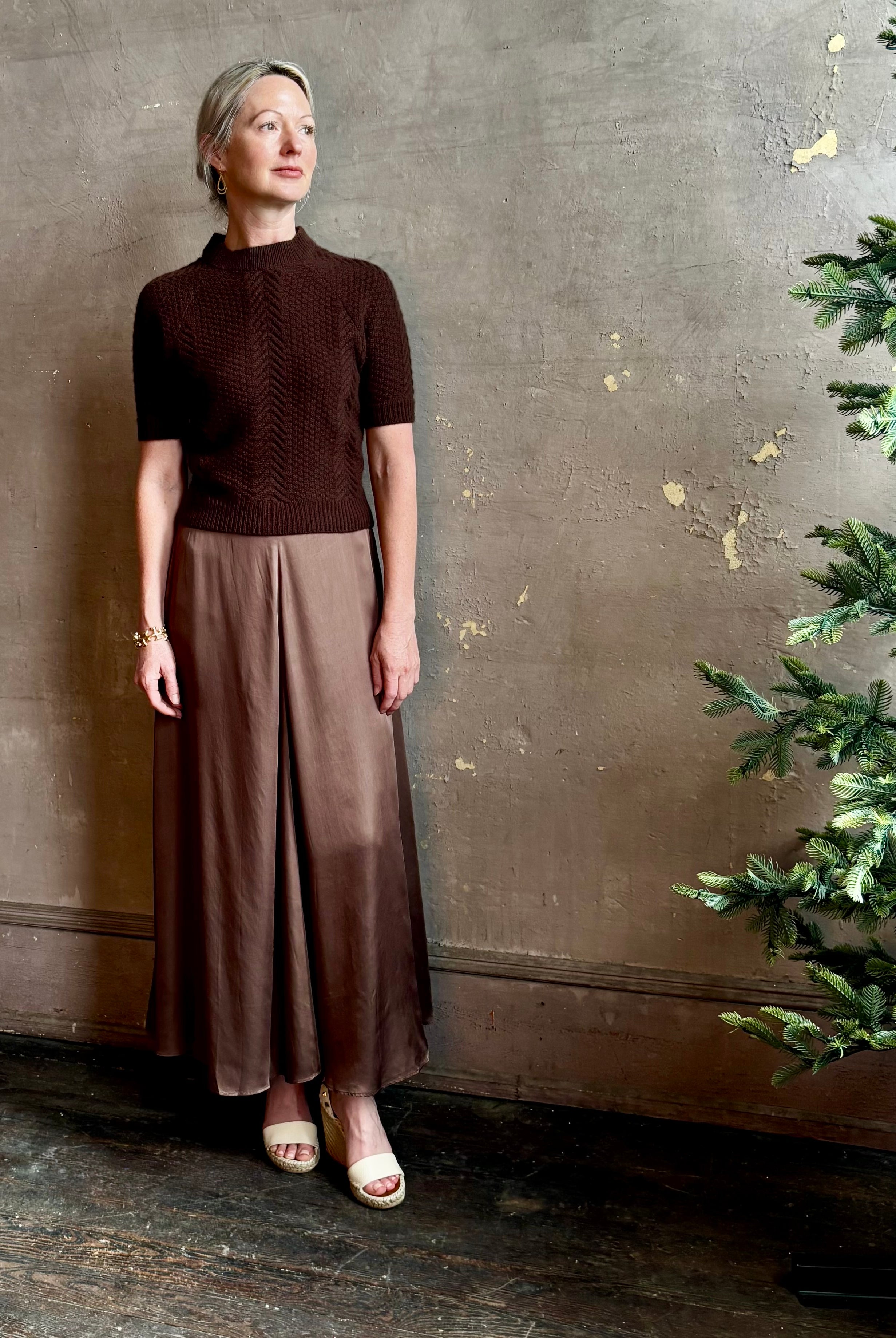 mature woman wearing luxury designer SPRWMN short sleeve brown cashmere sweater with cable texture crew neck