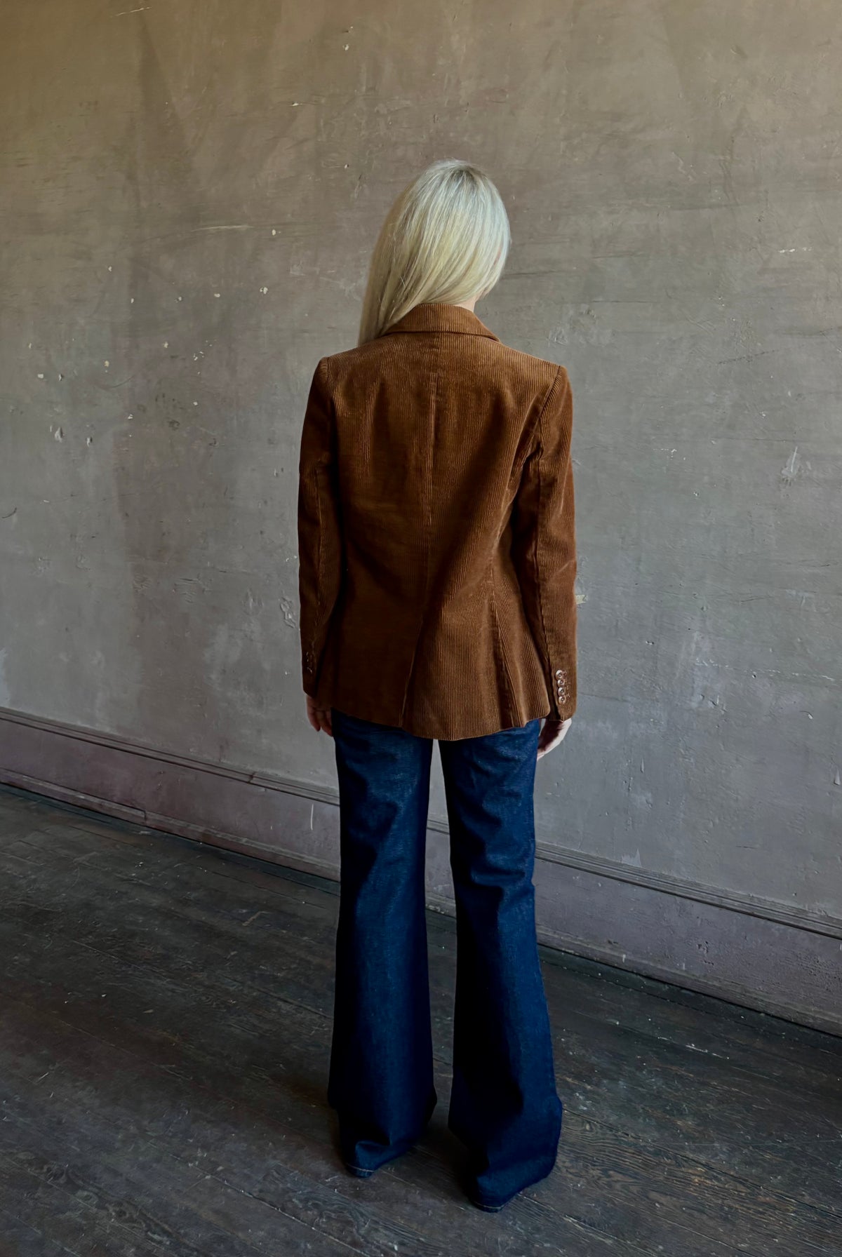 Mature woman wearing Trovata Skylar Cotton Corduroy Two Button Blazer in Walnut Brown front pockets heritage-inspired California tailoring