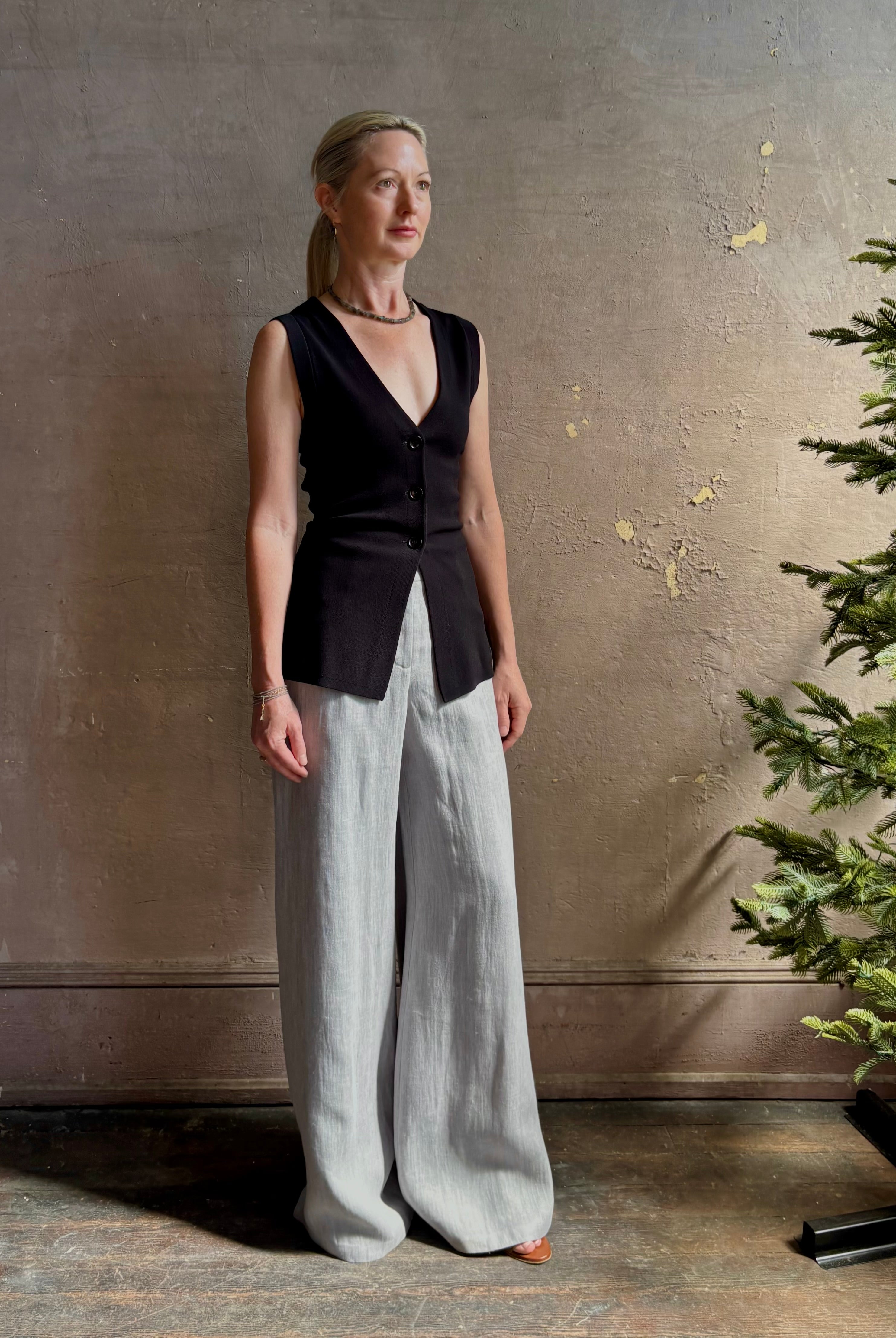 Mature woman wearing the Dillon pant from TWP in an effortlessly sophisticated hemp trouser with an airy wide leg and back pockets