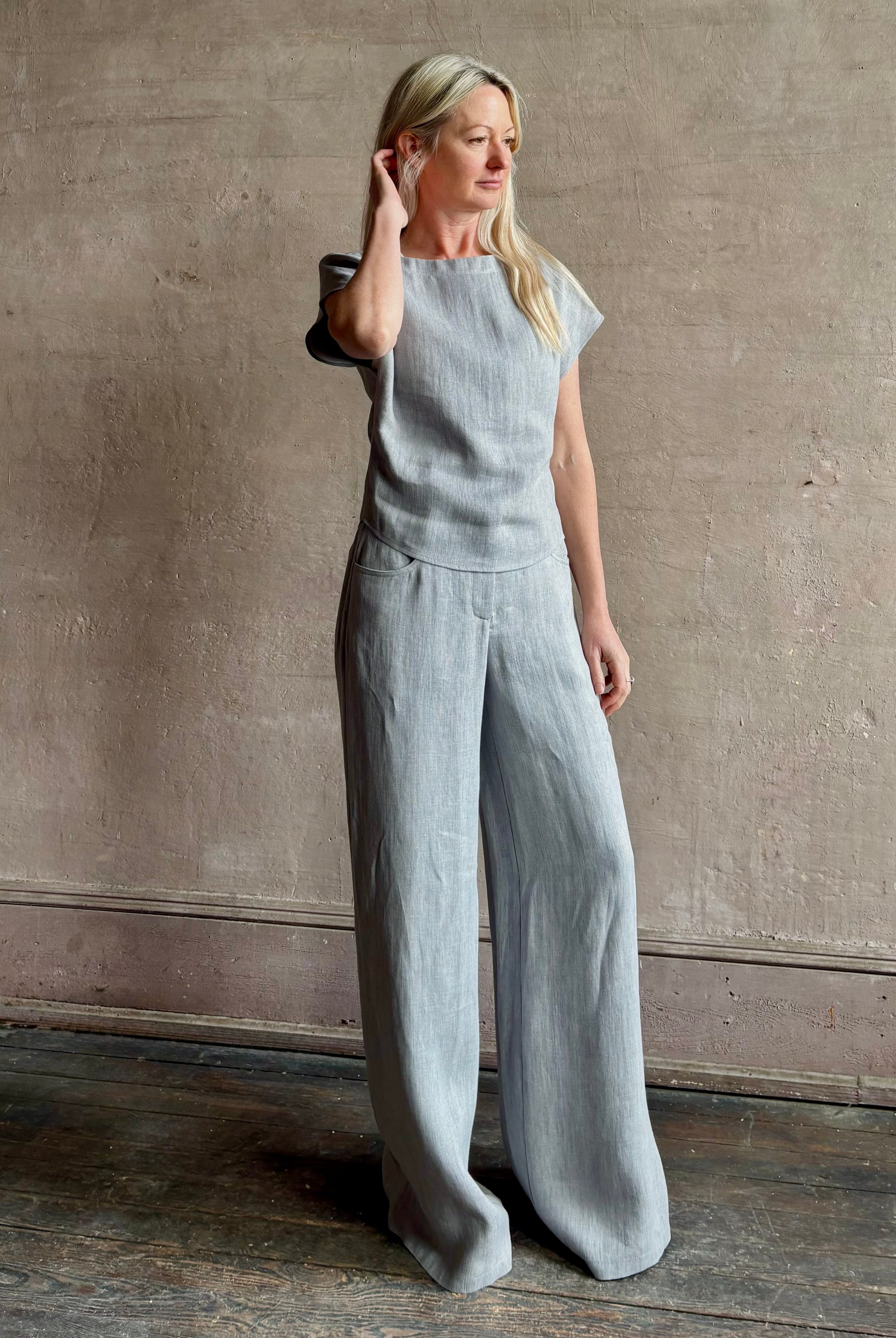 Mature woman wearing the Dillon pant from TWP in an effortlessly sophisticated hemp trouser with an airy wide leg and back pockets