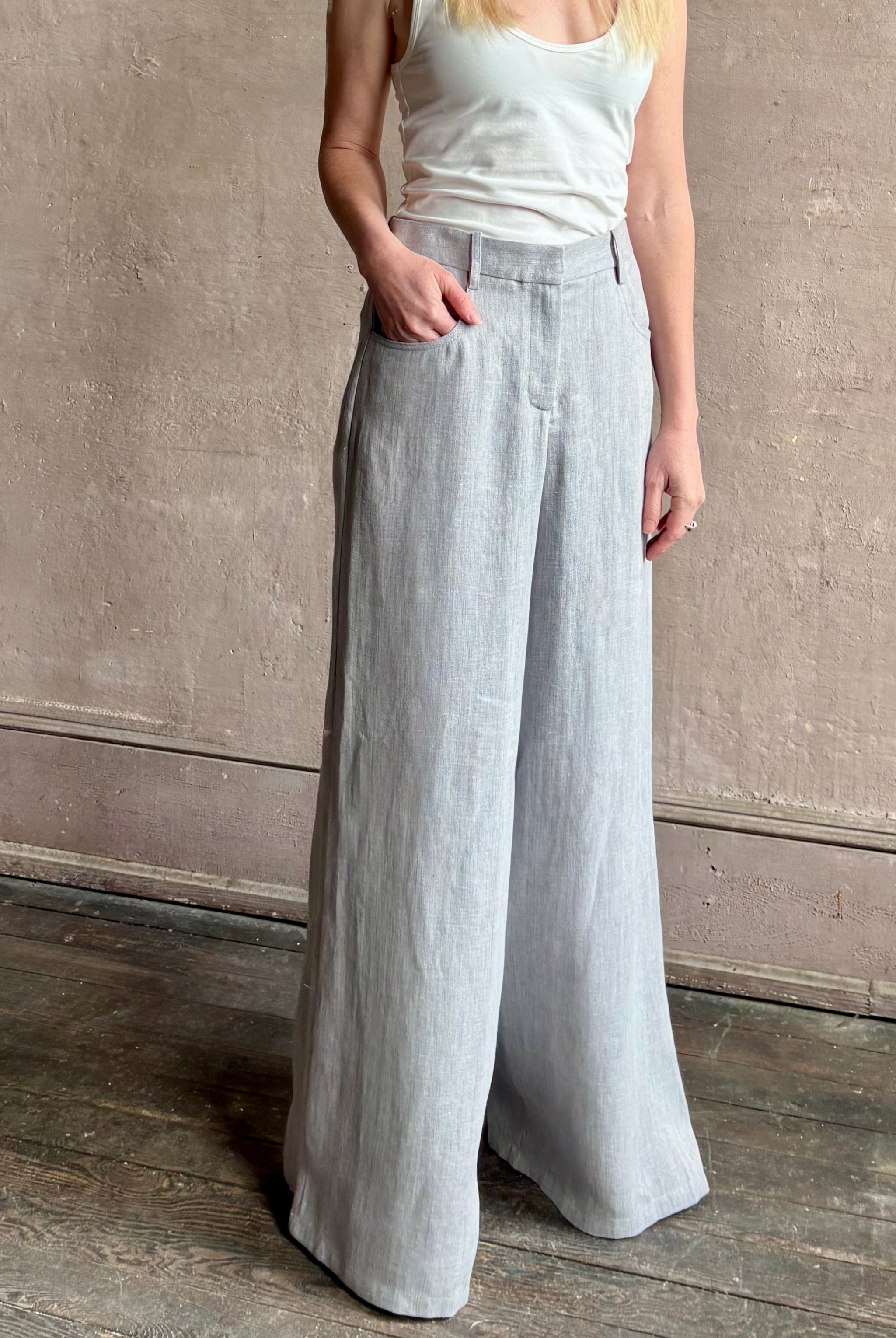 Mature woman wearing the Dillon pant from TWP in an effortlessly sophisticated hemp trouser with an airy wide leg and back pockets