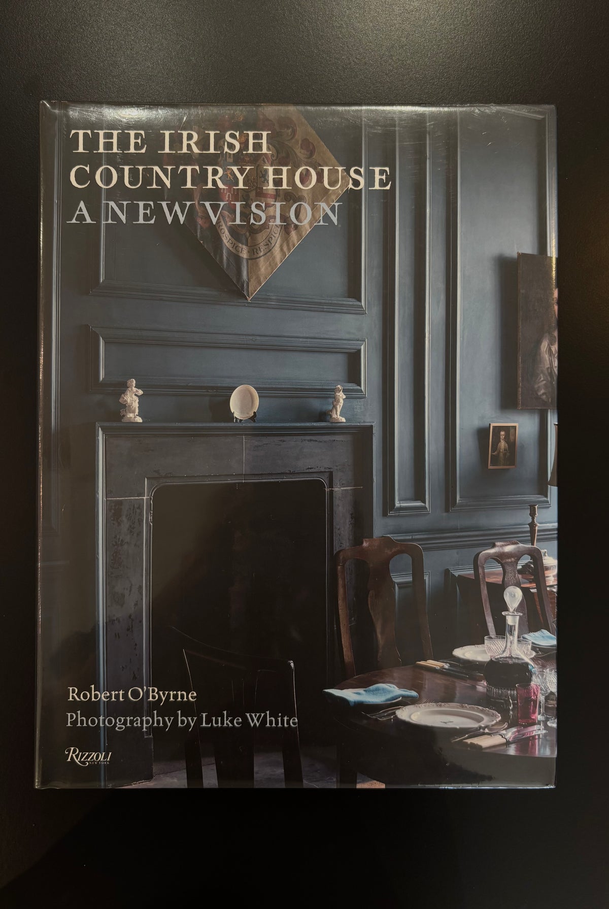 Robert O’Byrne’s The Irish Country House: A New Vision, a Rizzoli hardcover on Ireland’s revived country houses a design-library essential