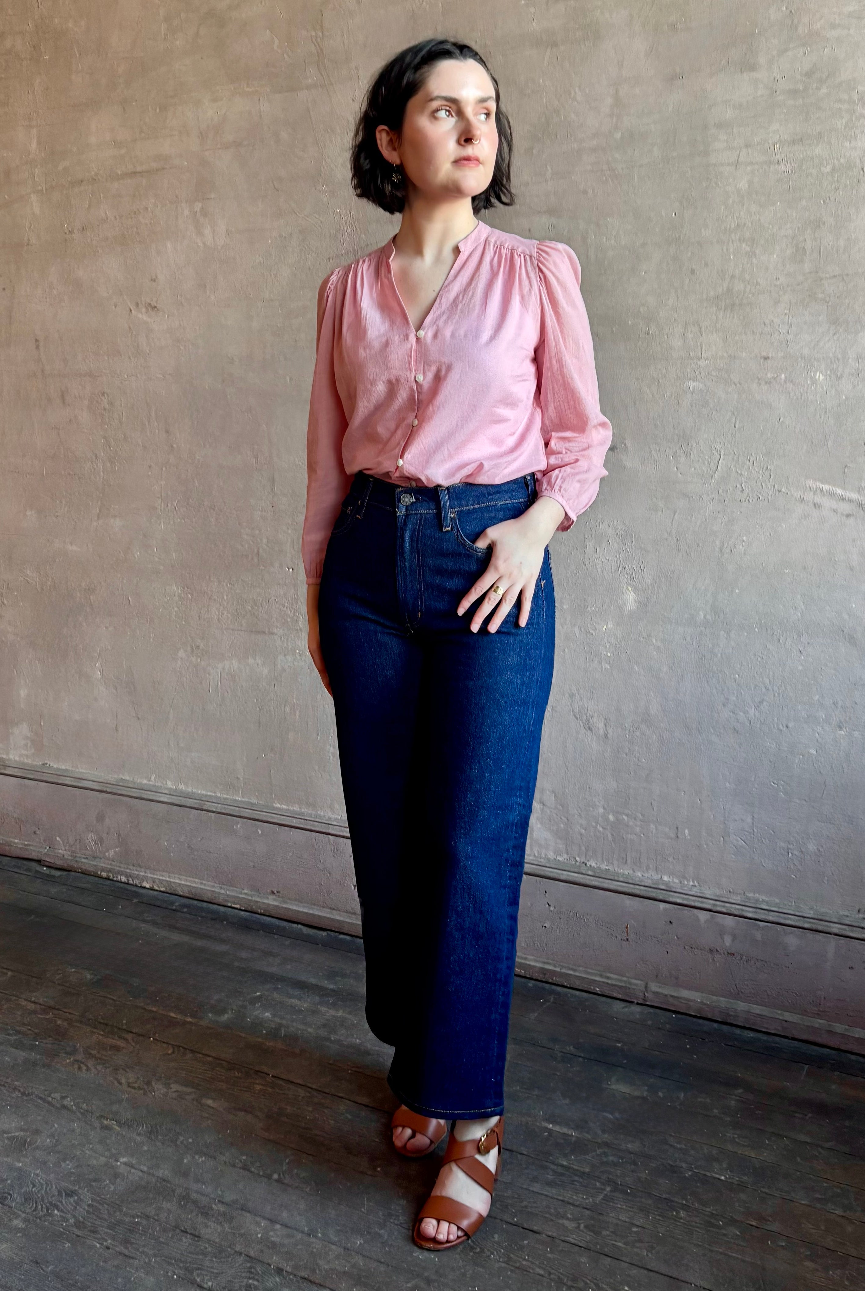 woman wearing premium lightweight cotton poplin Maisey Blouse by Trovata with long sleeves and v-neck in pink and white tiny Houndstooth print