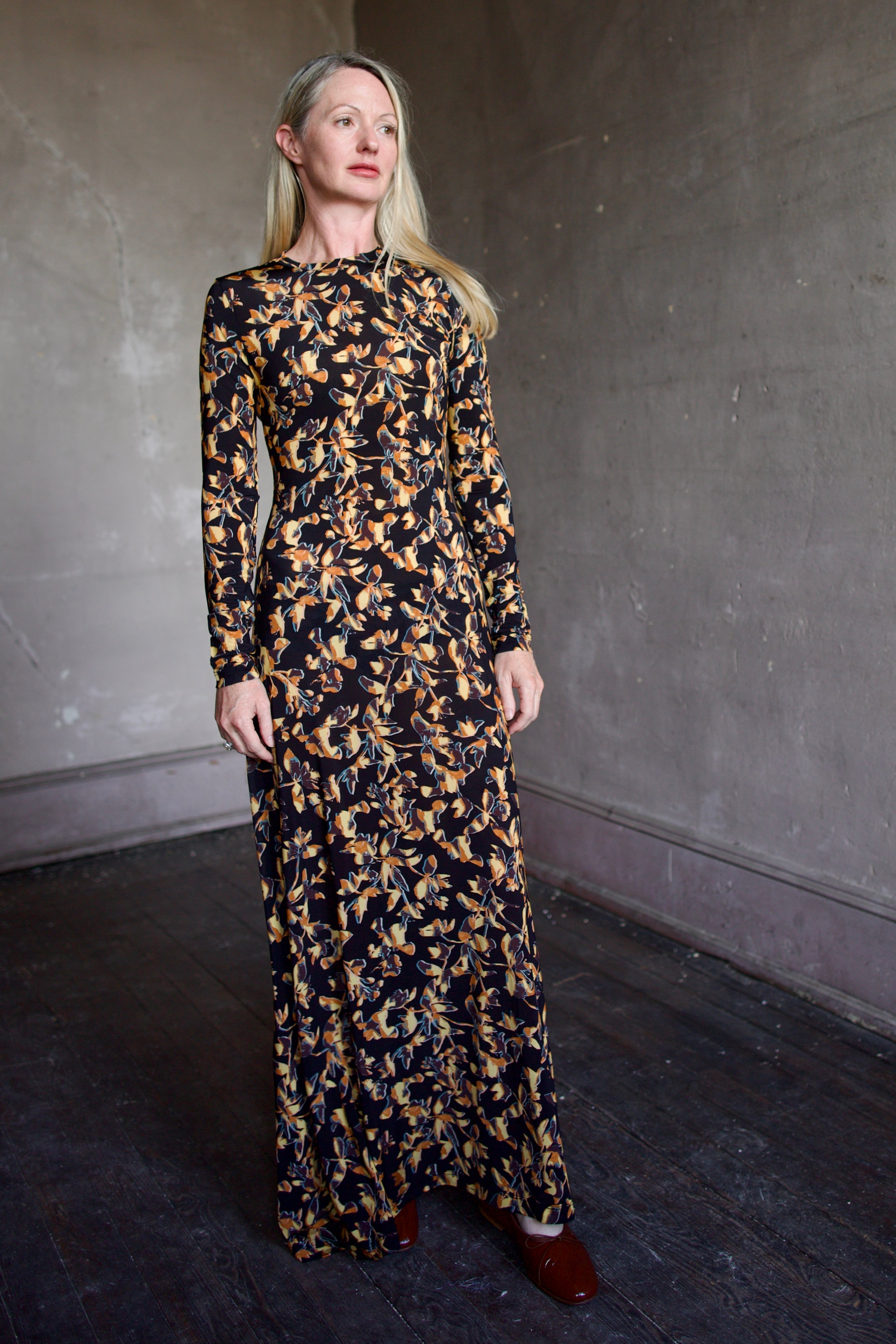 Model wearing the Amari dress from designer Ulla Johnson in casual jersey lightweight fabric