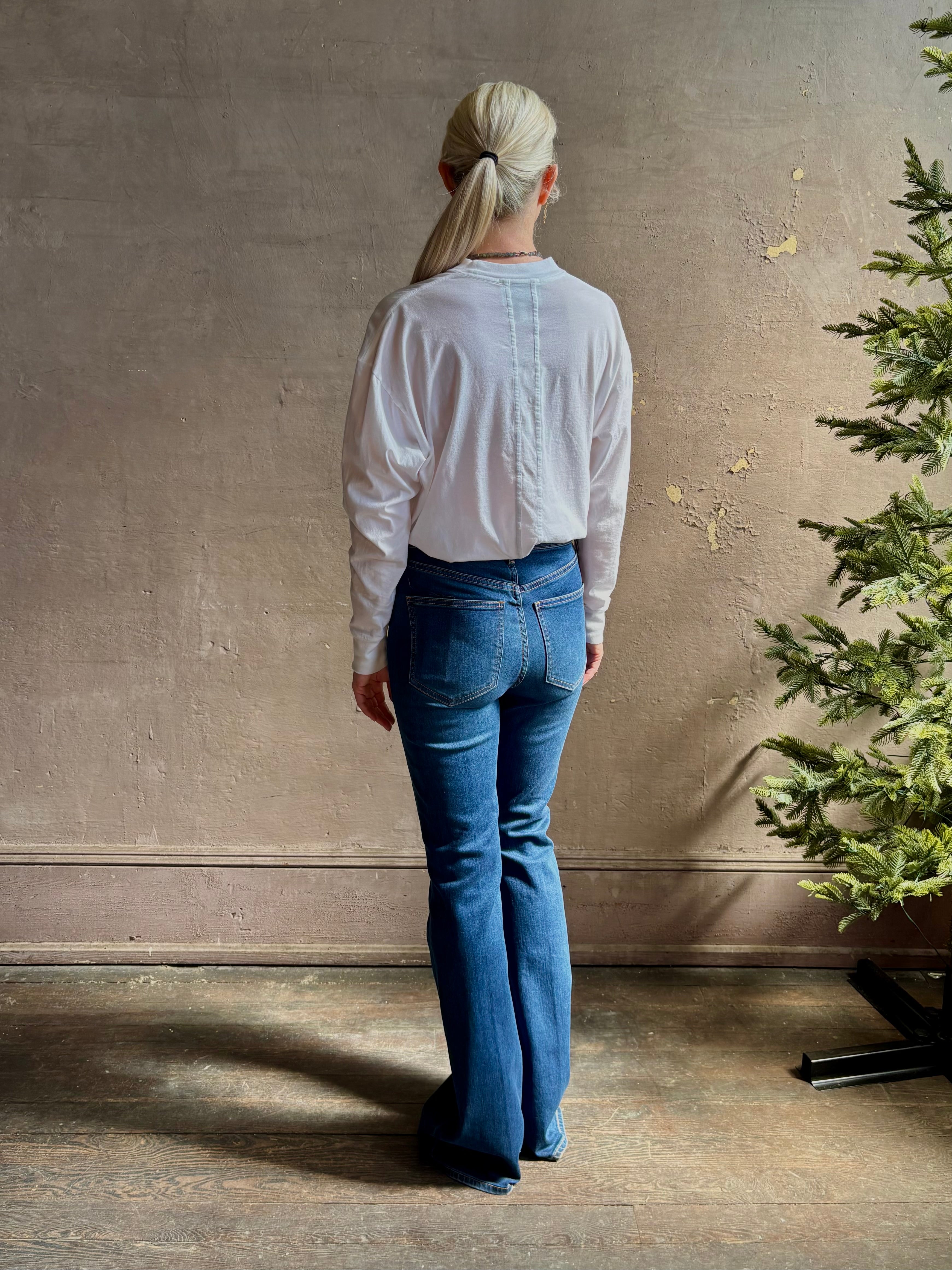 Mature woman wearing VERONICA BEARD BEVERLY JEANS medium wash Women's Cotton Blend High-Rise Flared Leg