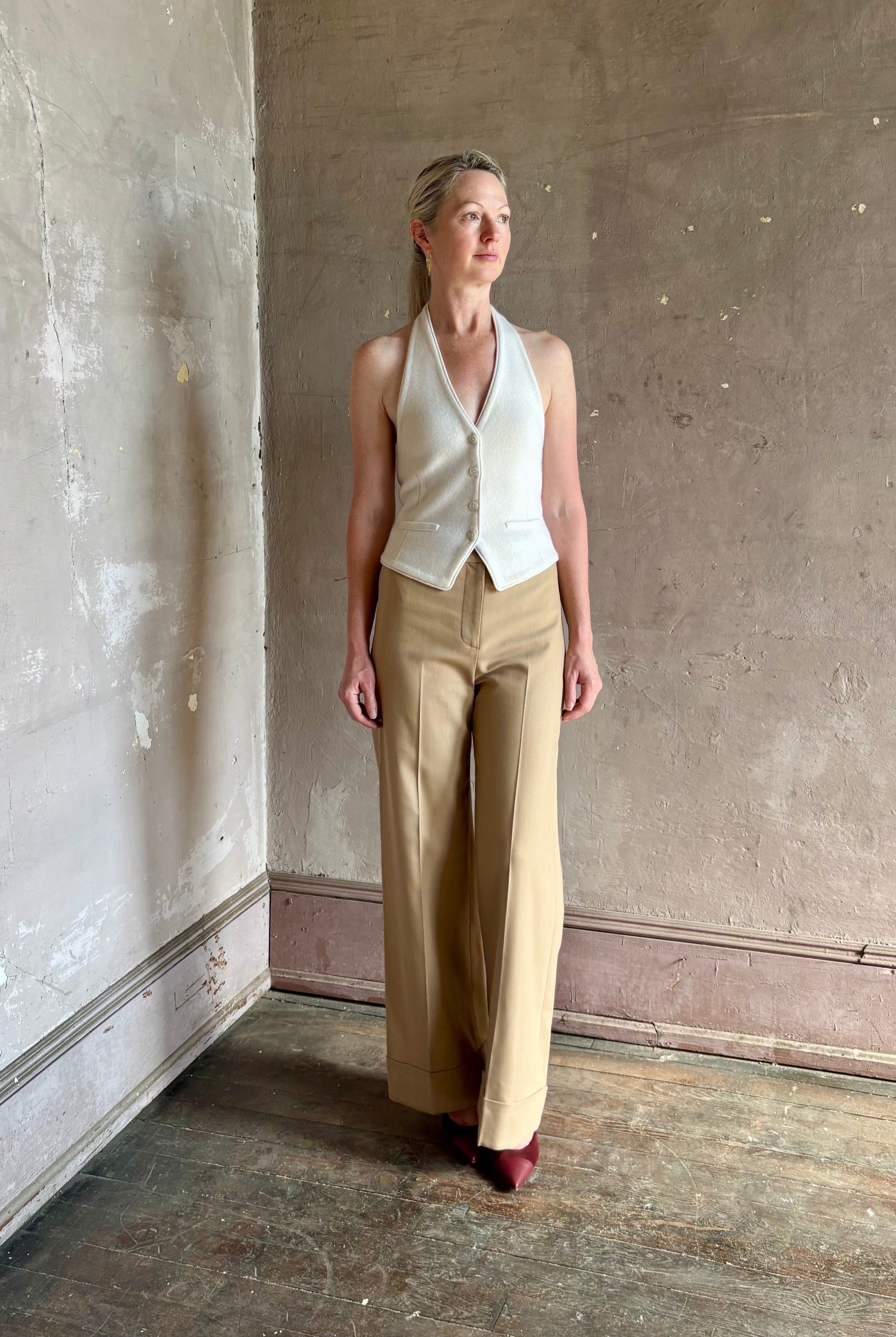 Veronica beard comfortable stretch Darell pant high-rise fitted waist wide leg cropped length cuffed hemline