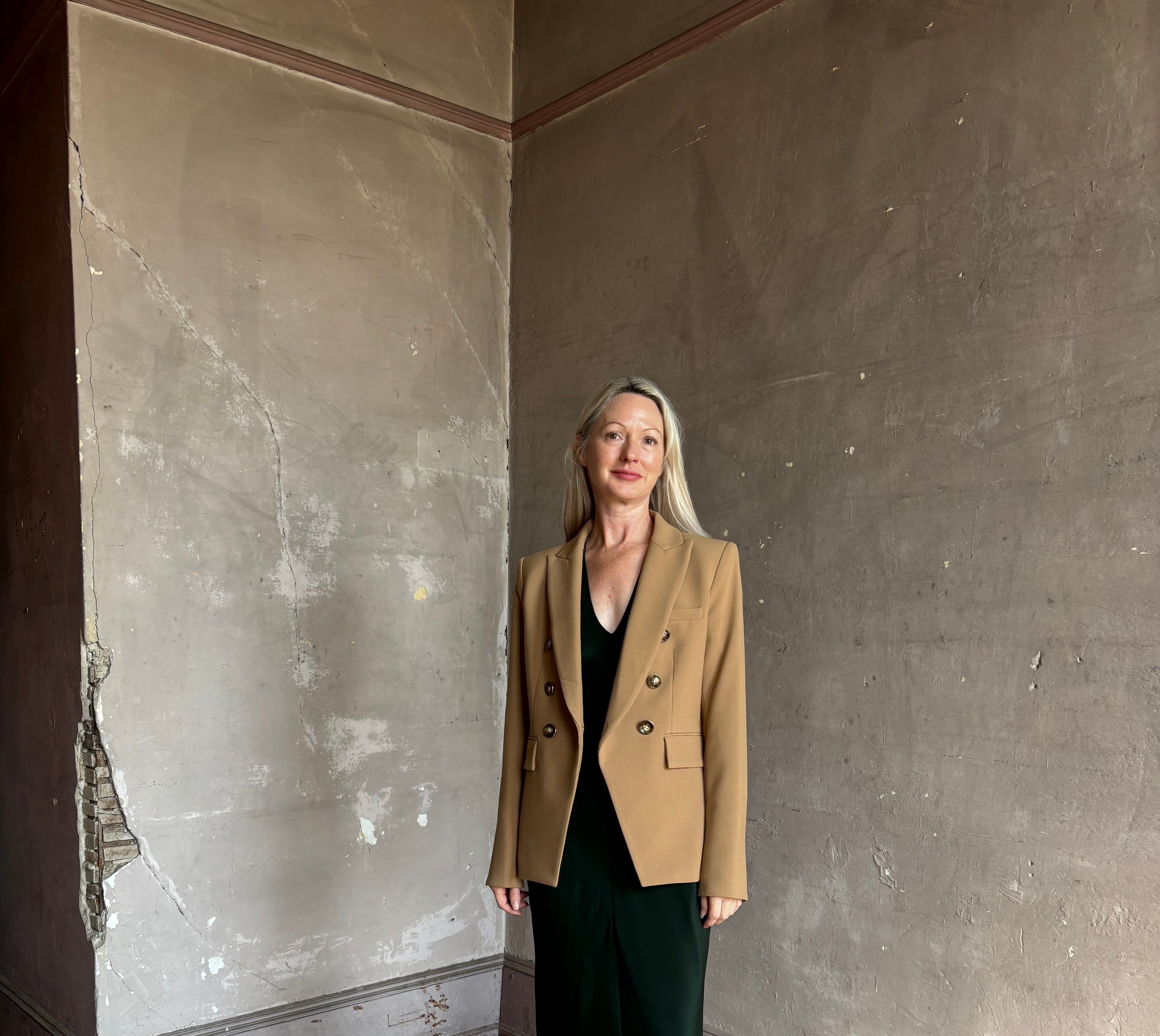 Mature woman wearing Veronica Beard Miller Dickey Jacket in Heritage Khaki tailored blazer flattering back darts