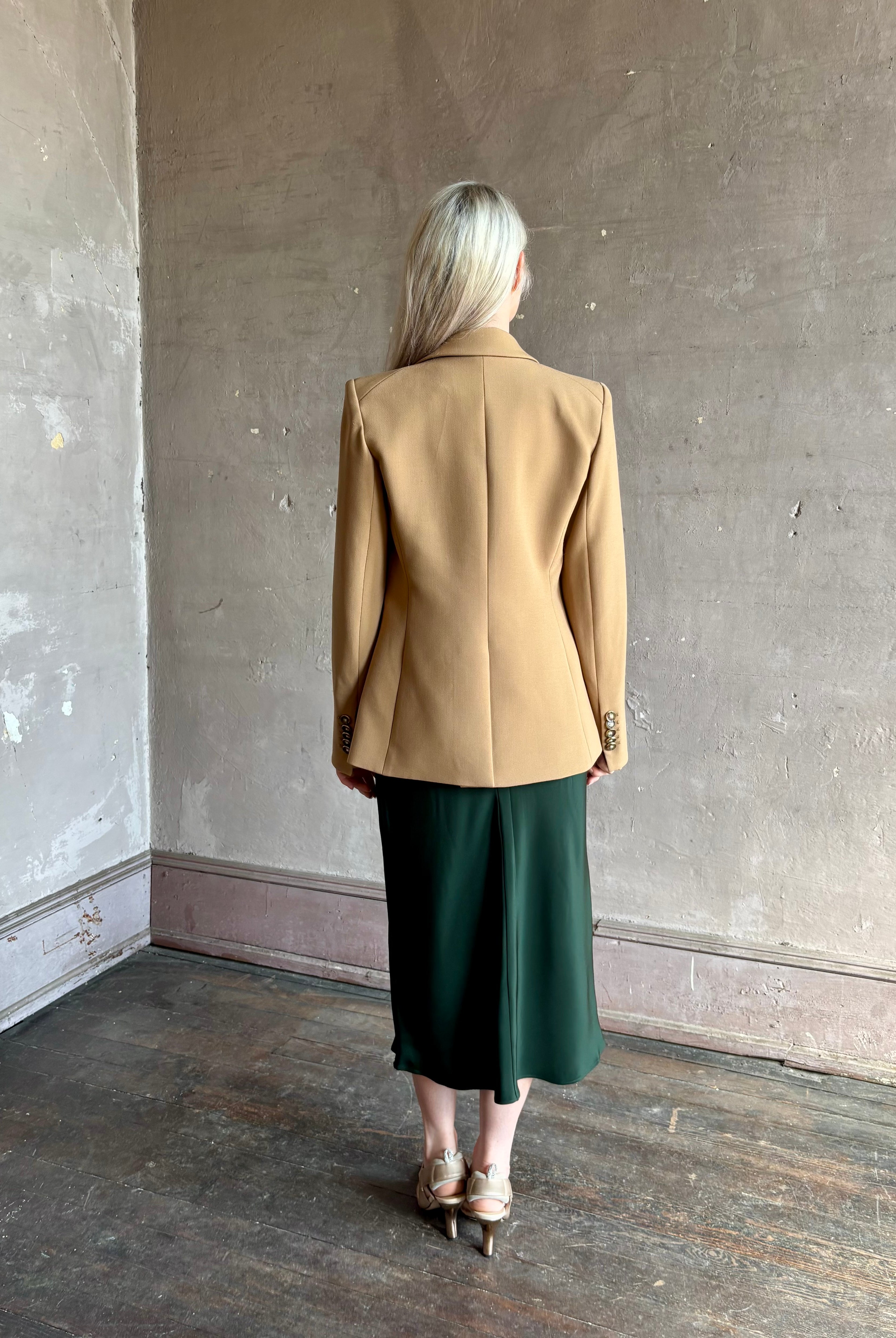 Mature woman wearing Veronica Beard Miller Dickey Jacket in Heritage Khaki tailored blazer flattering back darts