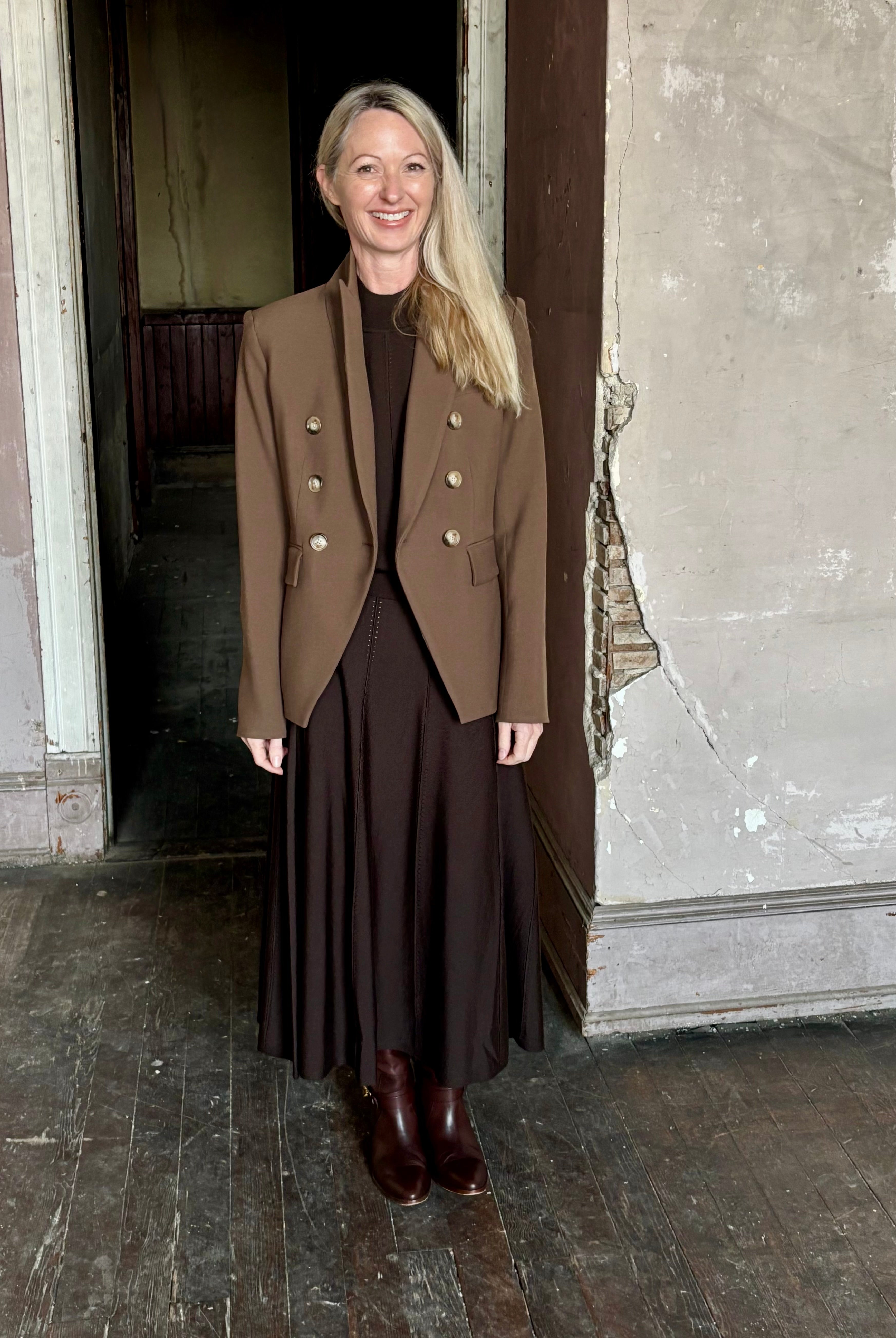 Woman wearing designer VERONICA BEARD tailored Miller Dickey Jacket in Walnut color with neutral buttons