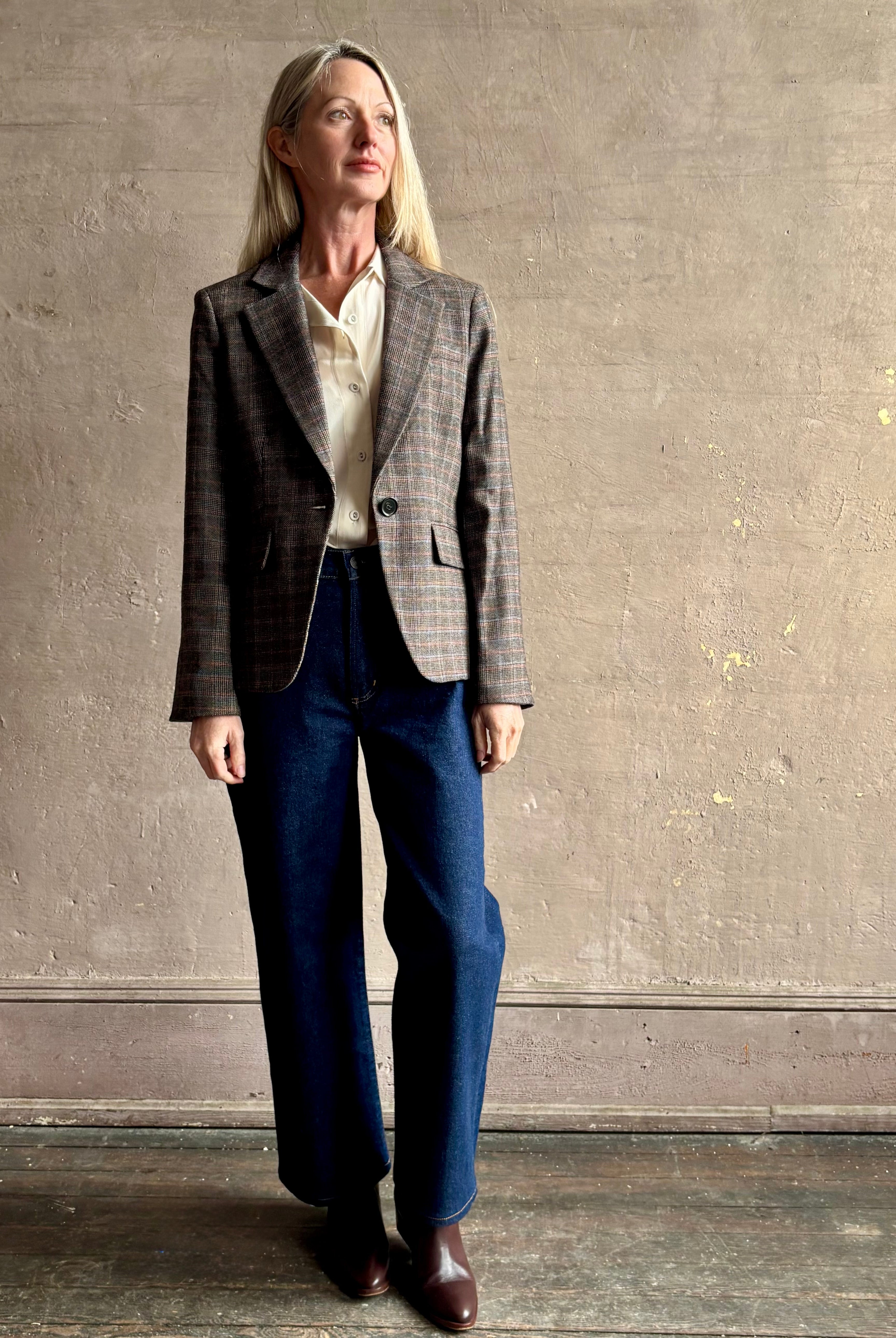 Woman wearing beautifully tailored VERONICA BEARD Tyra Dickey Jacket in Charcoal Multi with one button closure