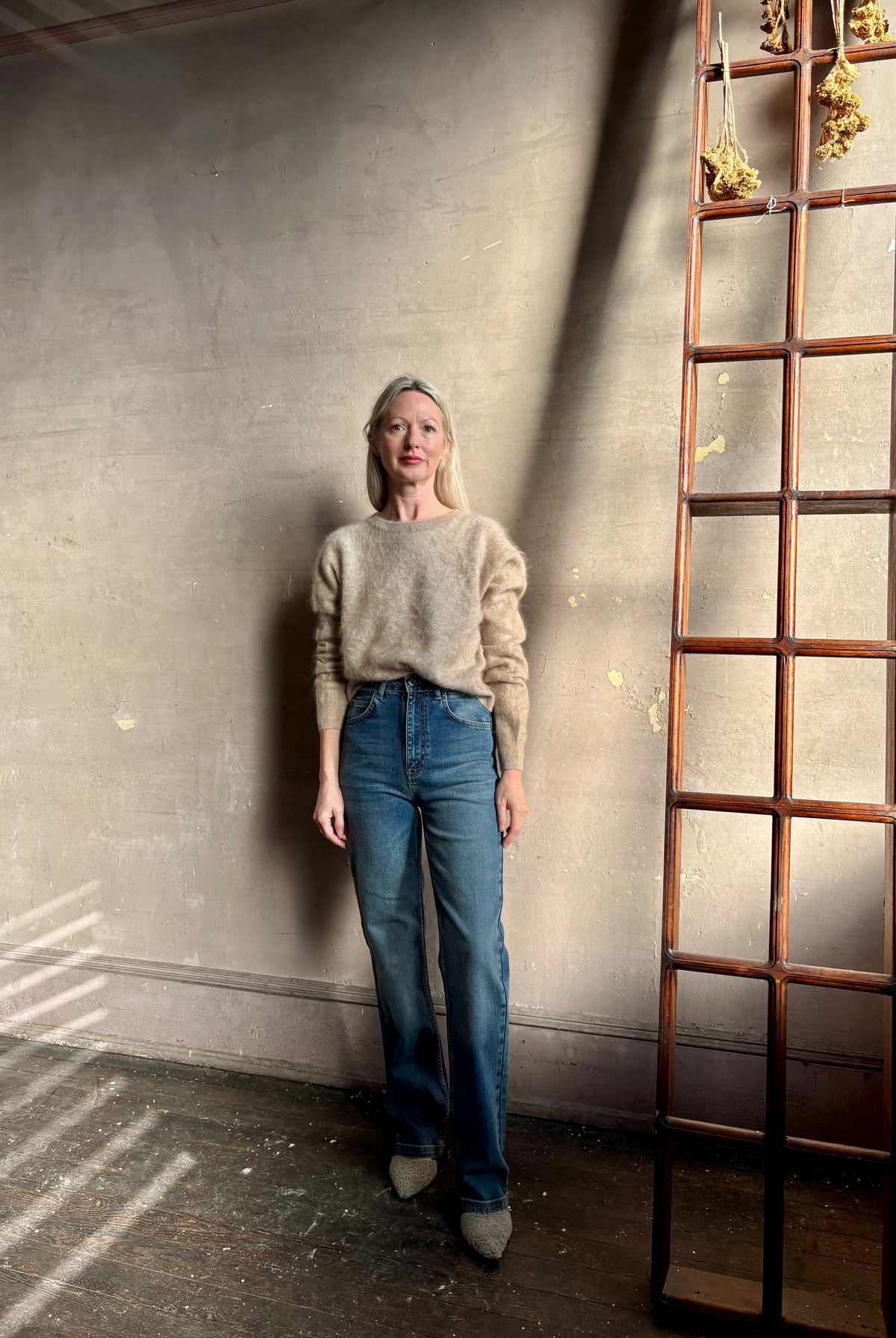 Mature woman wearing Vanessa Bruno's Benito Jean in Bleu Gris cotton-elastane denim high rise and straight leg Made in France
