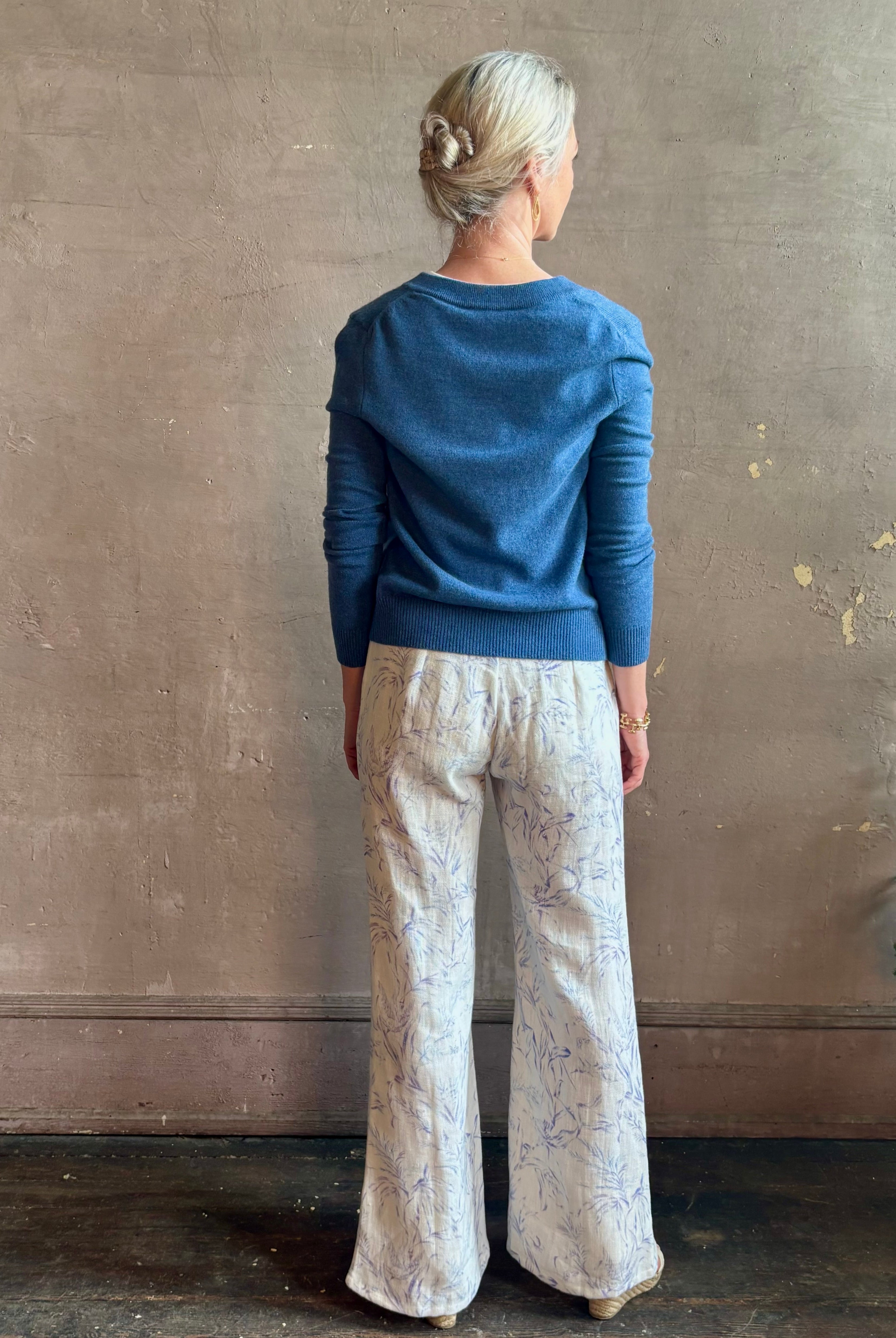 woman wearing designer Veronica Beard Daro Cashmere Cardigan Blue Coast Melange long sleeves fitted