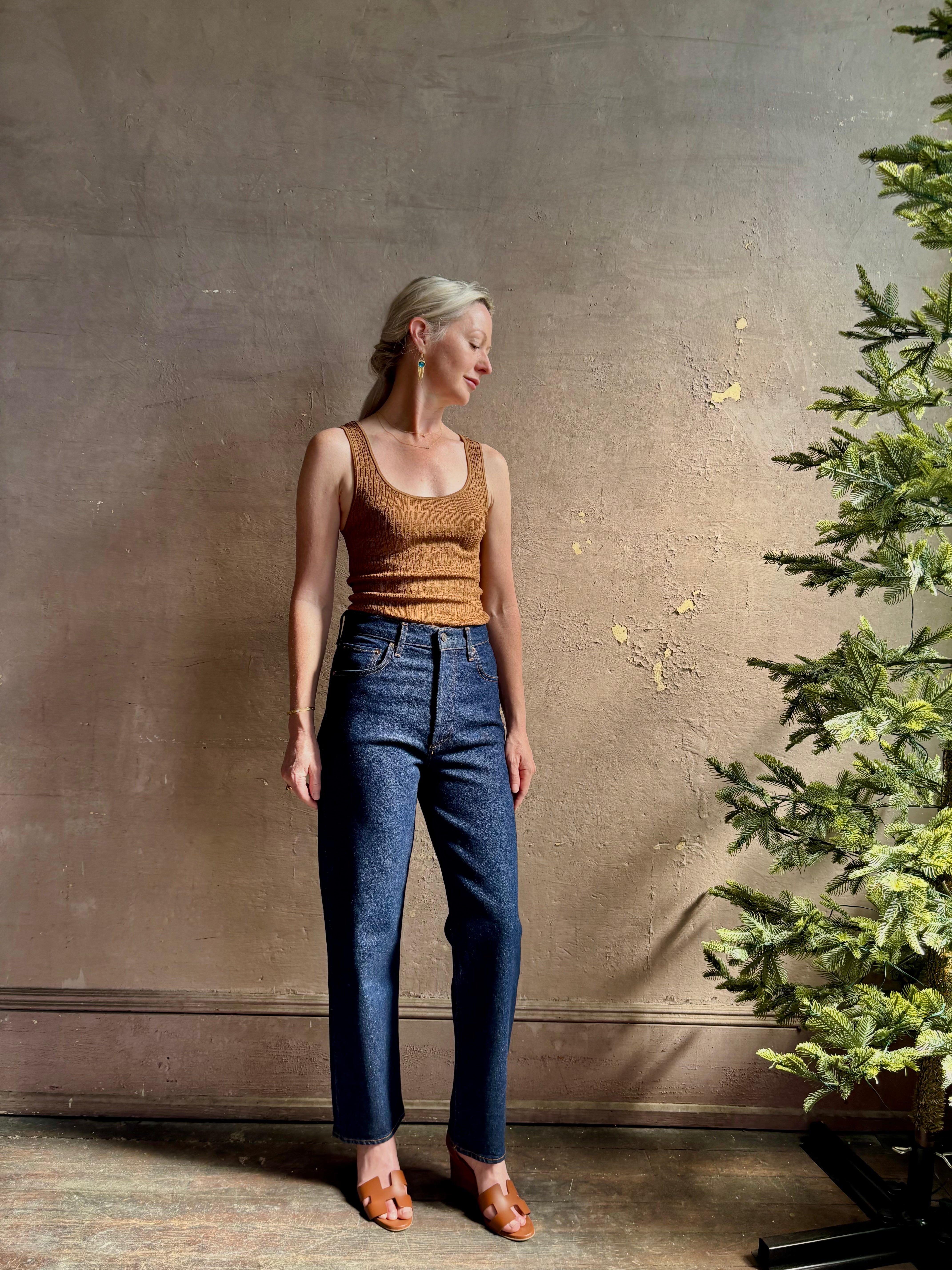 Mature woman wearing Agolde 90's Pinch Waist Crop with regenerative cotton zip closure slim sihlouette