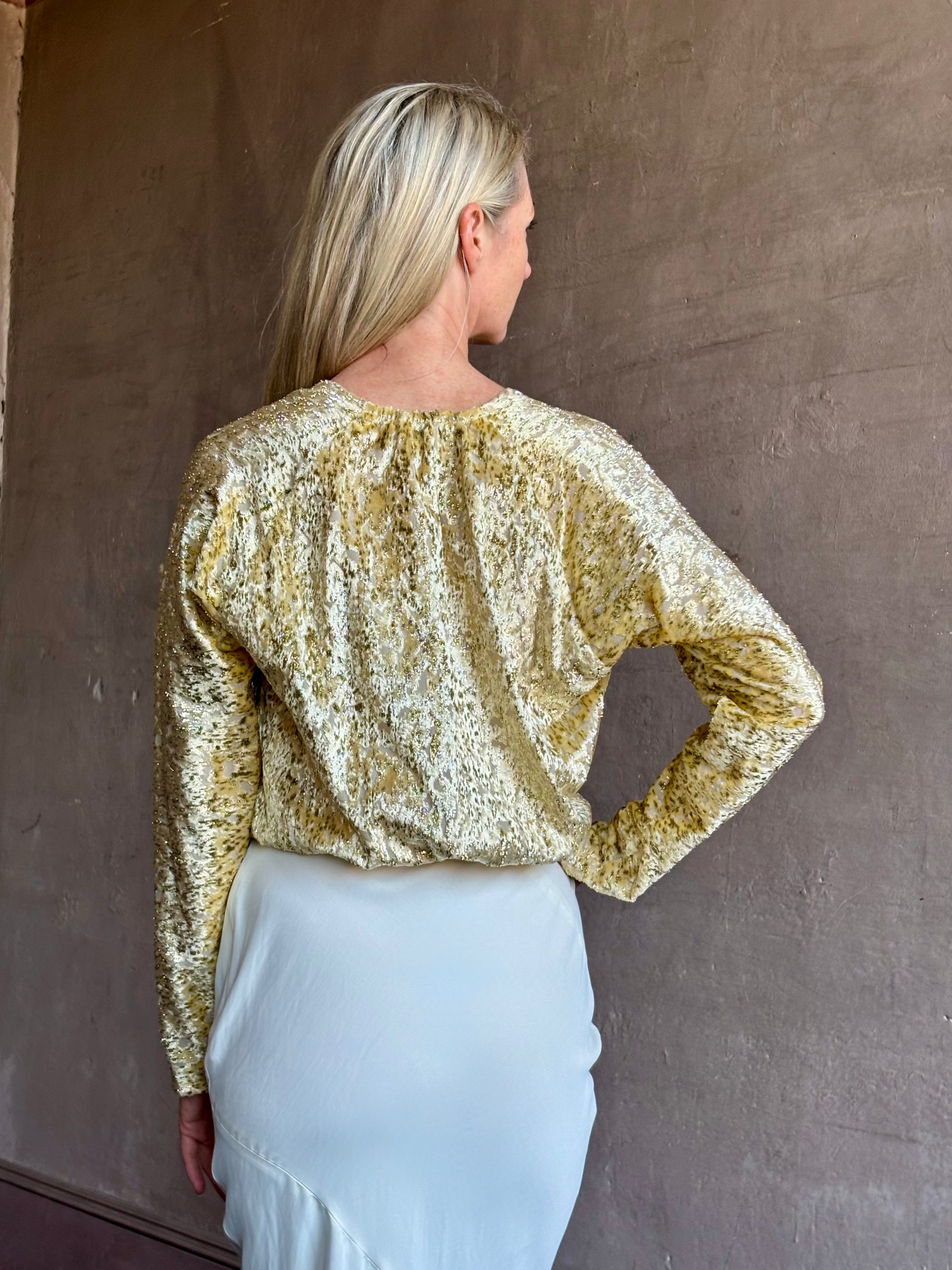 Image of mature woman wearing luxury Italian designer FORTE FORTE En Rêve Fil-Coup metallic velvet honey Shirt with V-neck and long sleeves