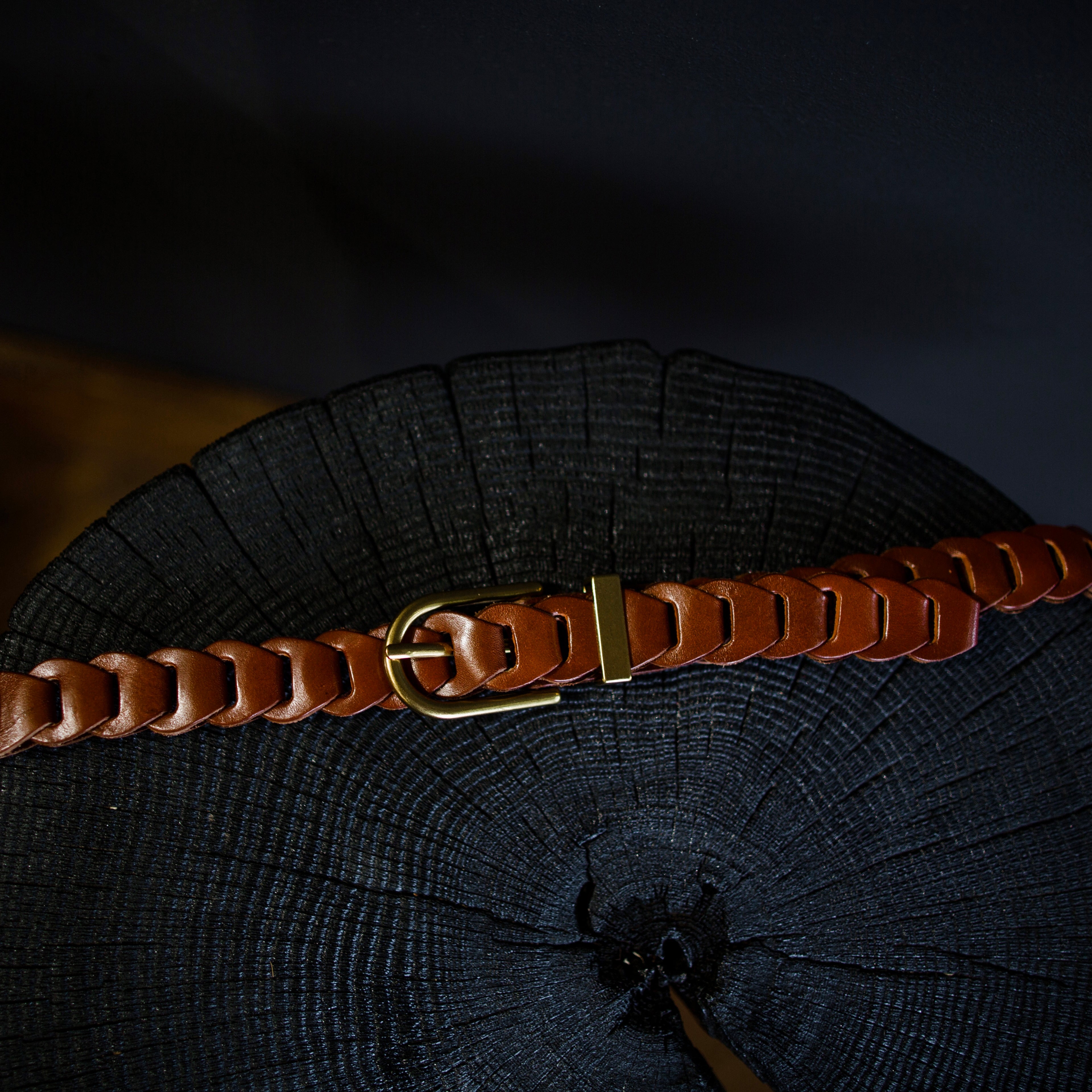 Image featuring a Frame belt in 100% leather that is braided and adjustable one size.