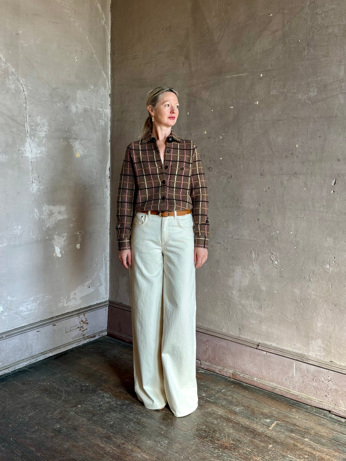 mature woman wearing luxury American clothing designer Guest in Residence plaid Button-Down Long Sleeve Collared Dylan cashmere shirt