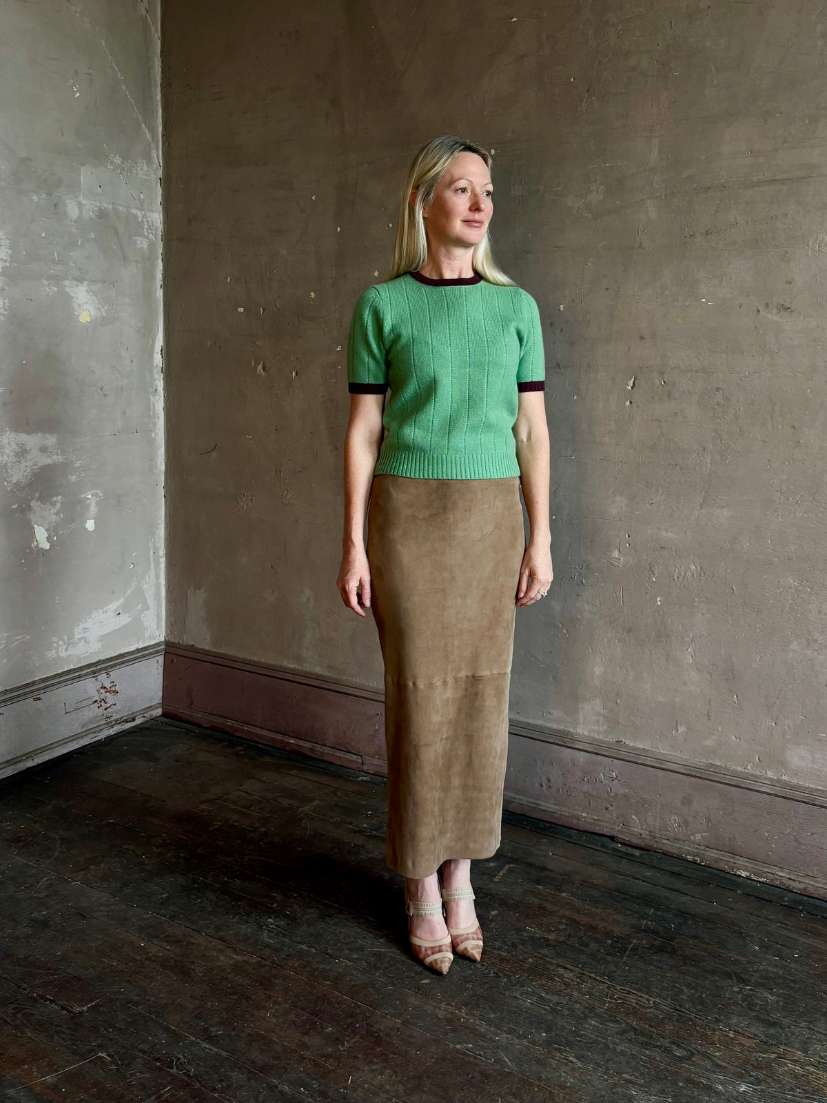 Mature woman wearing Guest in Residence Rib Ringer Tee Cashmere Sweater in Highland/Fig vintage-inspired 