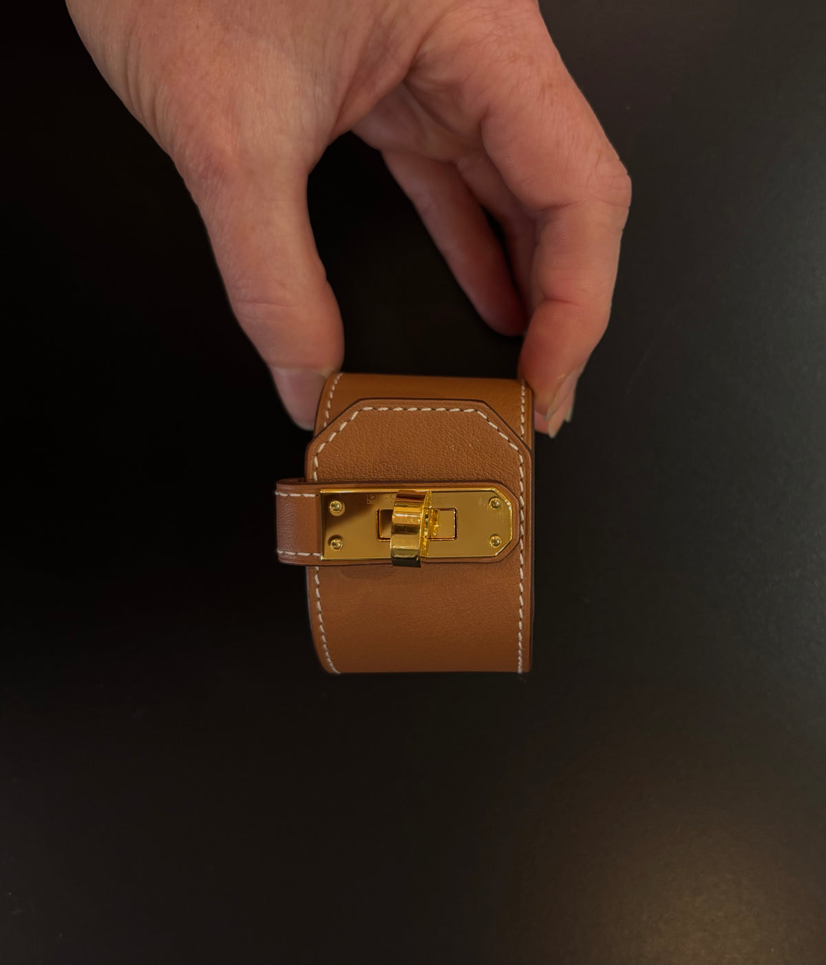 Hermès Kelly Twist Bracelet Brown & Yellow Gold: swift leather gold-plated Kelly turn-lock hardware hand assembled in France Pristine never-worn collector icon