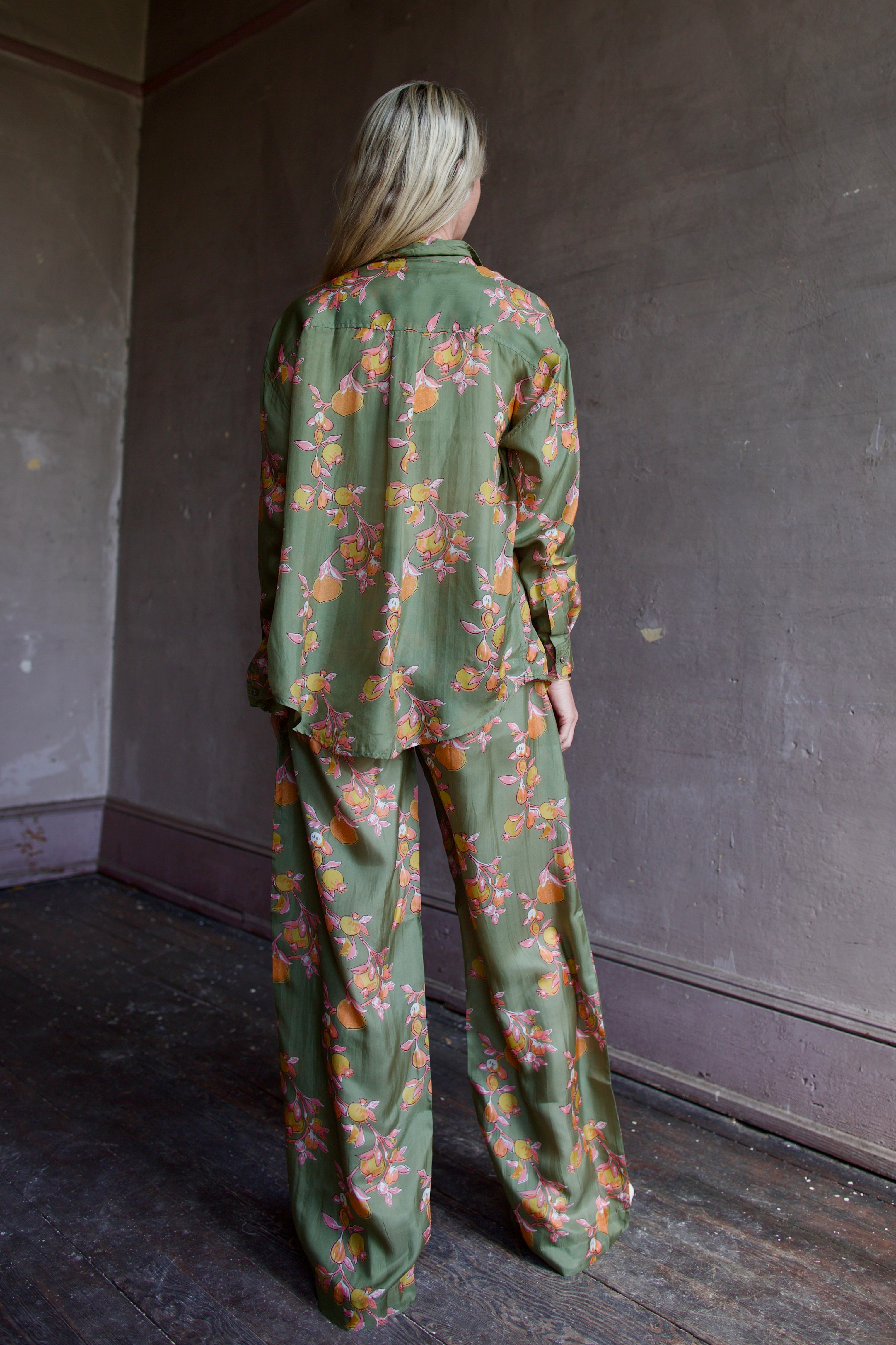 Back image of a woman wearing the Hannah Artwear Stevie Shirt and Azra Pants