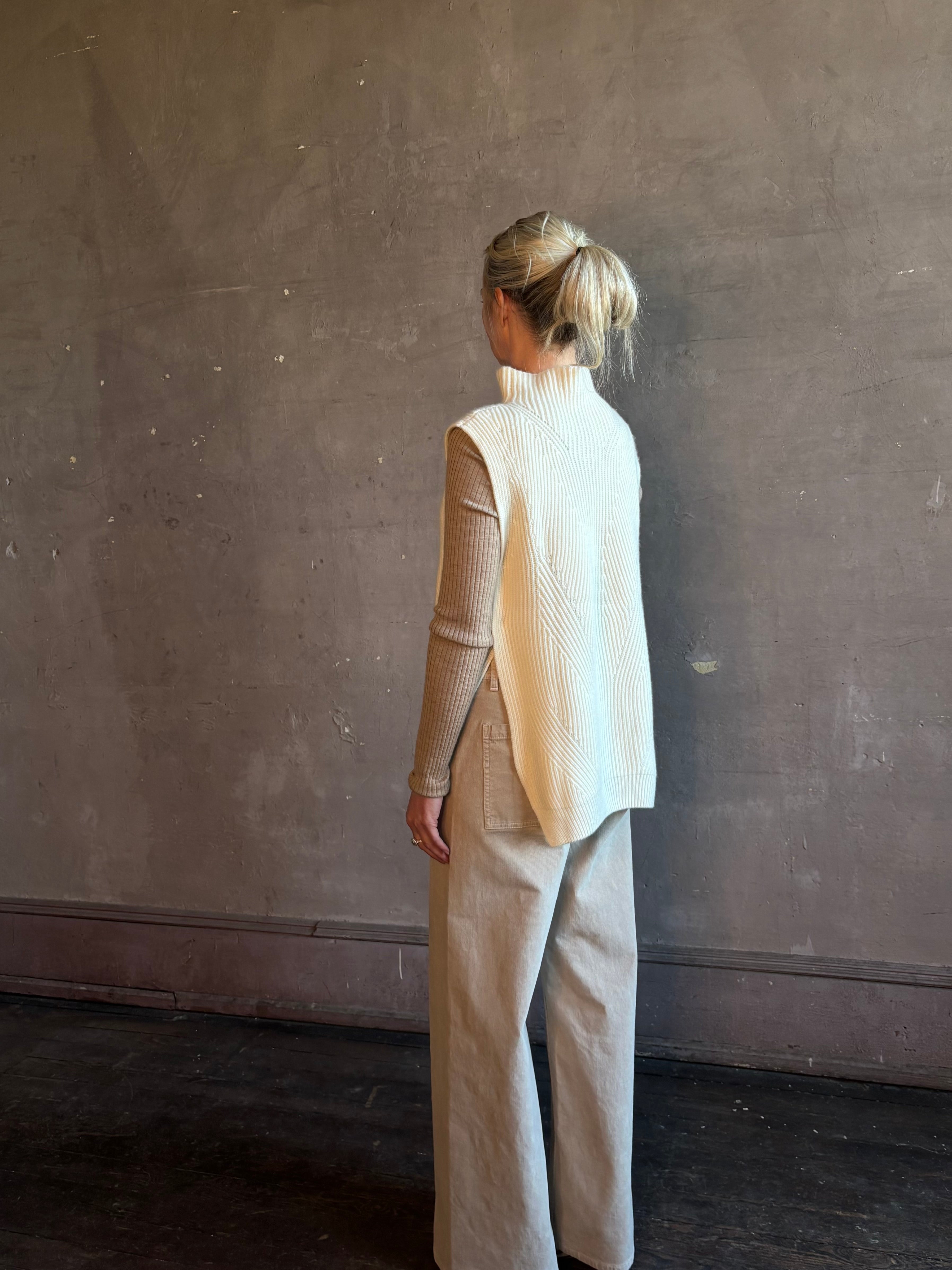 Mature woman wearing Kujten's Erika Funnel Neck Sweater Off White layering piece Mongolian cashmere 6-threads cardigan stitch modern design Parisian luxury