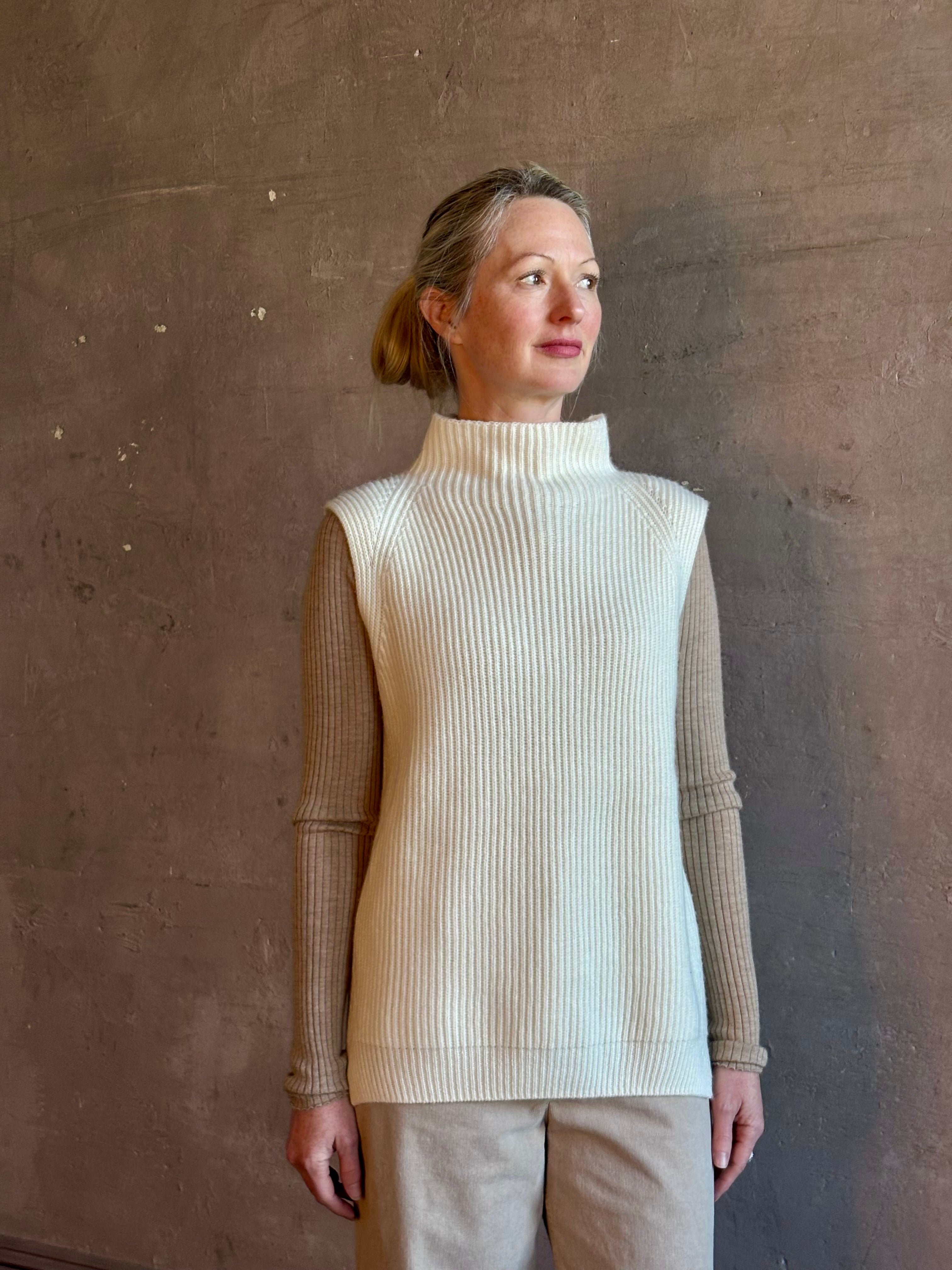 Mature woman wearing Kujten's Erika Funnel Neck Sweater Off White layering piece Mongolian cashmere 6-threads cardigan stitch modern design Parisian luxury