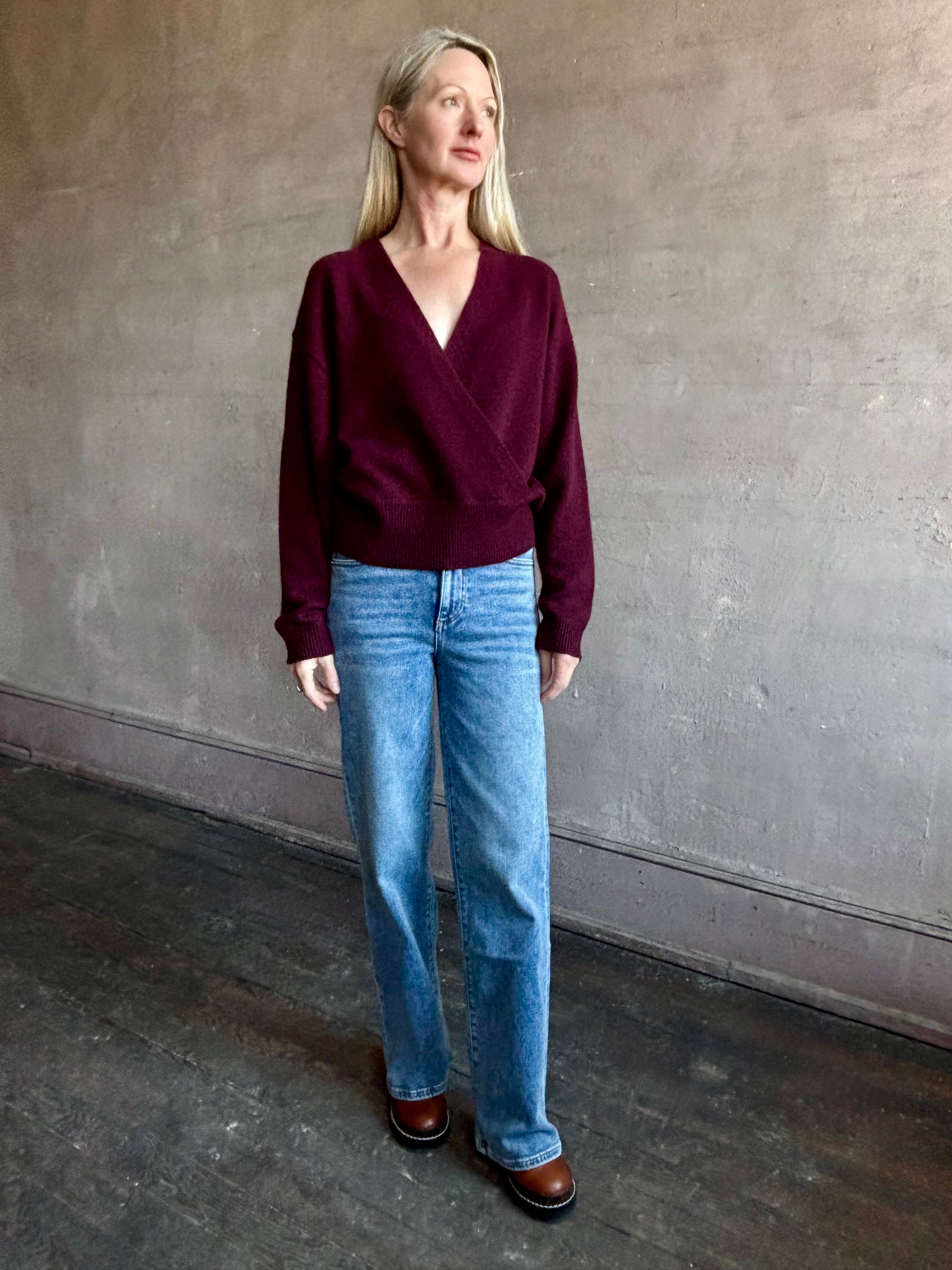 Image of mature woman wearing premium American cotton stretch denim Le Jean 90's Straight Ankle Jean, with a vintage wash