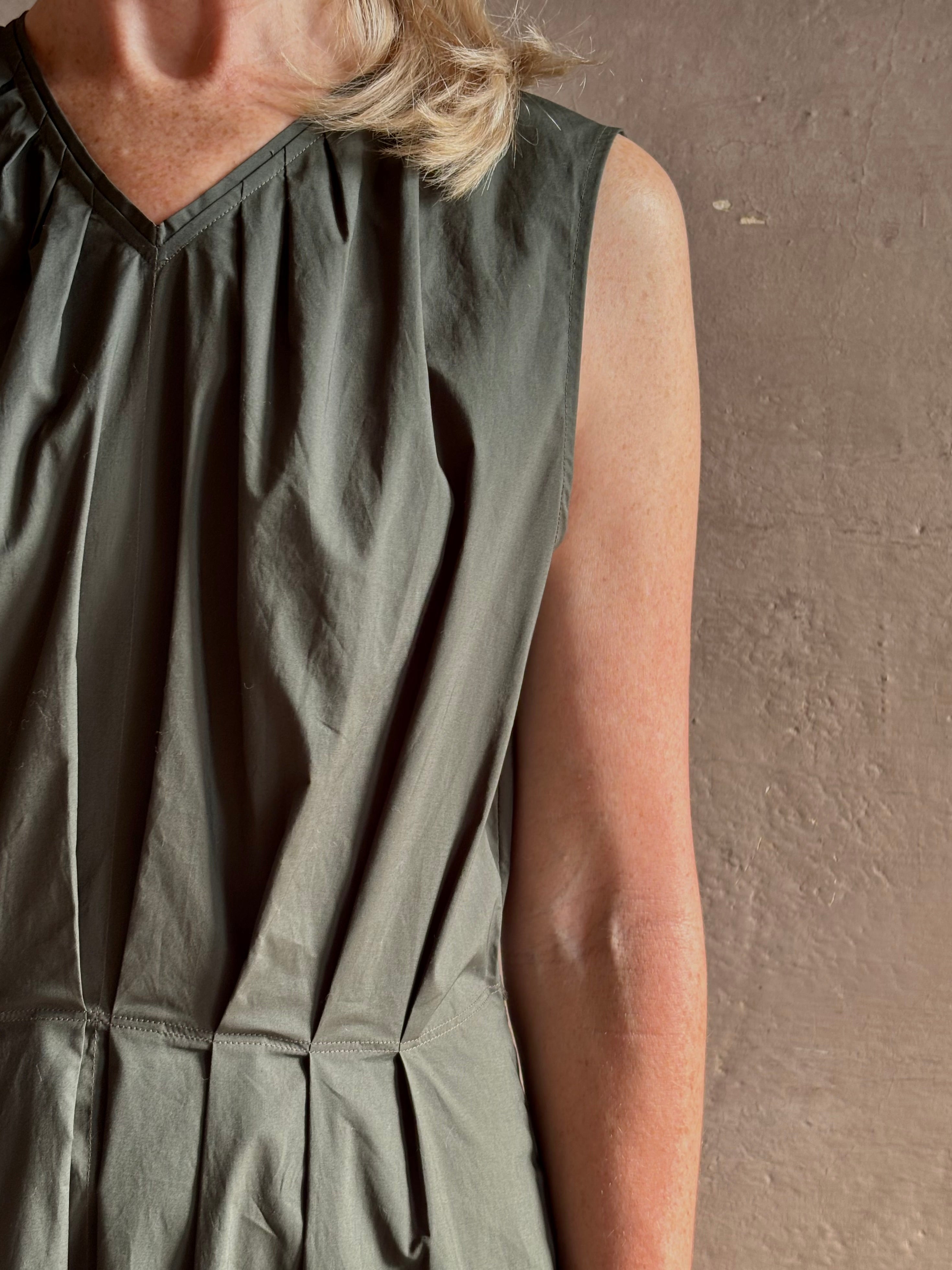 luxury cotton poplin Proenza schouler green maxi dress V-neck sleeveless pleated front bodice fitted natural waist 