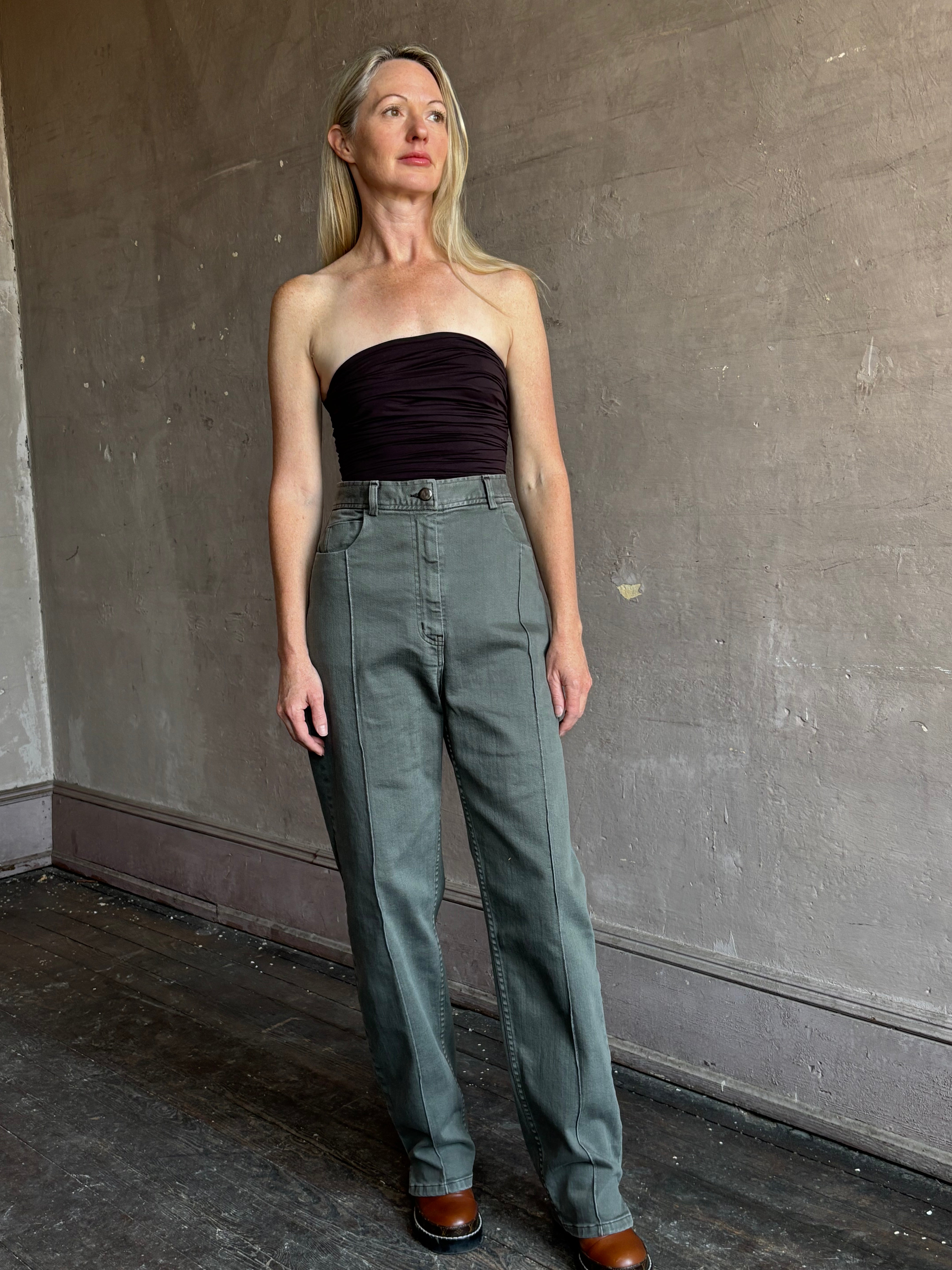 Image of mature woman wearing American designer Rachel Comey Dardo Pant in grey green showcasing expert tailoring