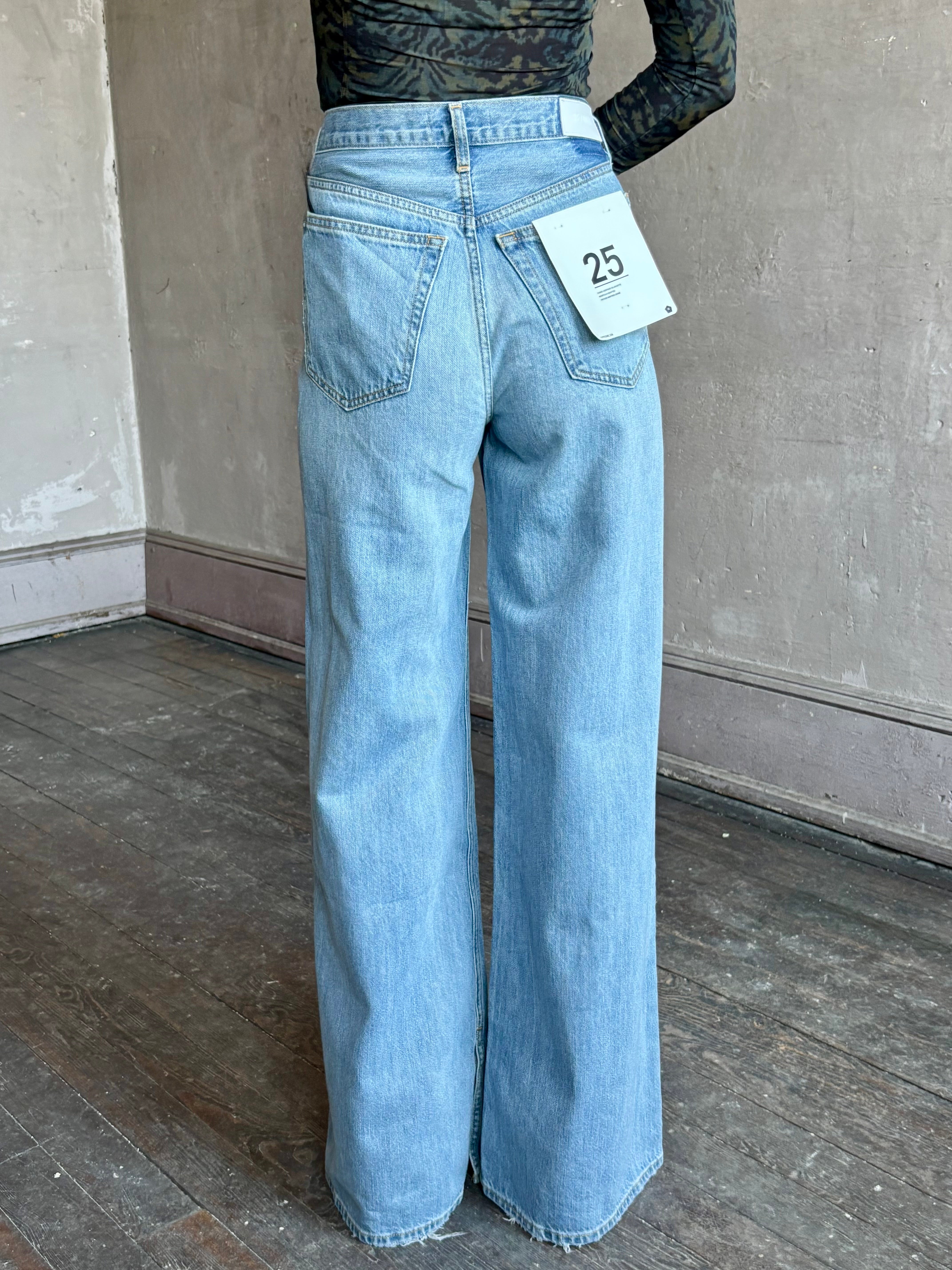 Woman wearing the Low Rider Loose Jean from Re/Done is  a thoroughly modern cool girl silhouette rendered in Hacienda wash and crafted from 100% cotton with wide leg and inside vent