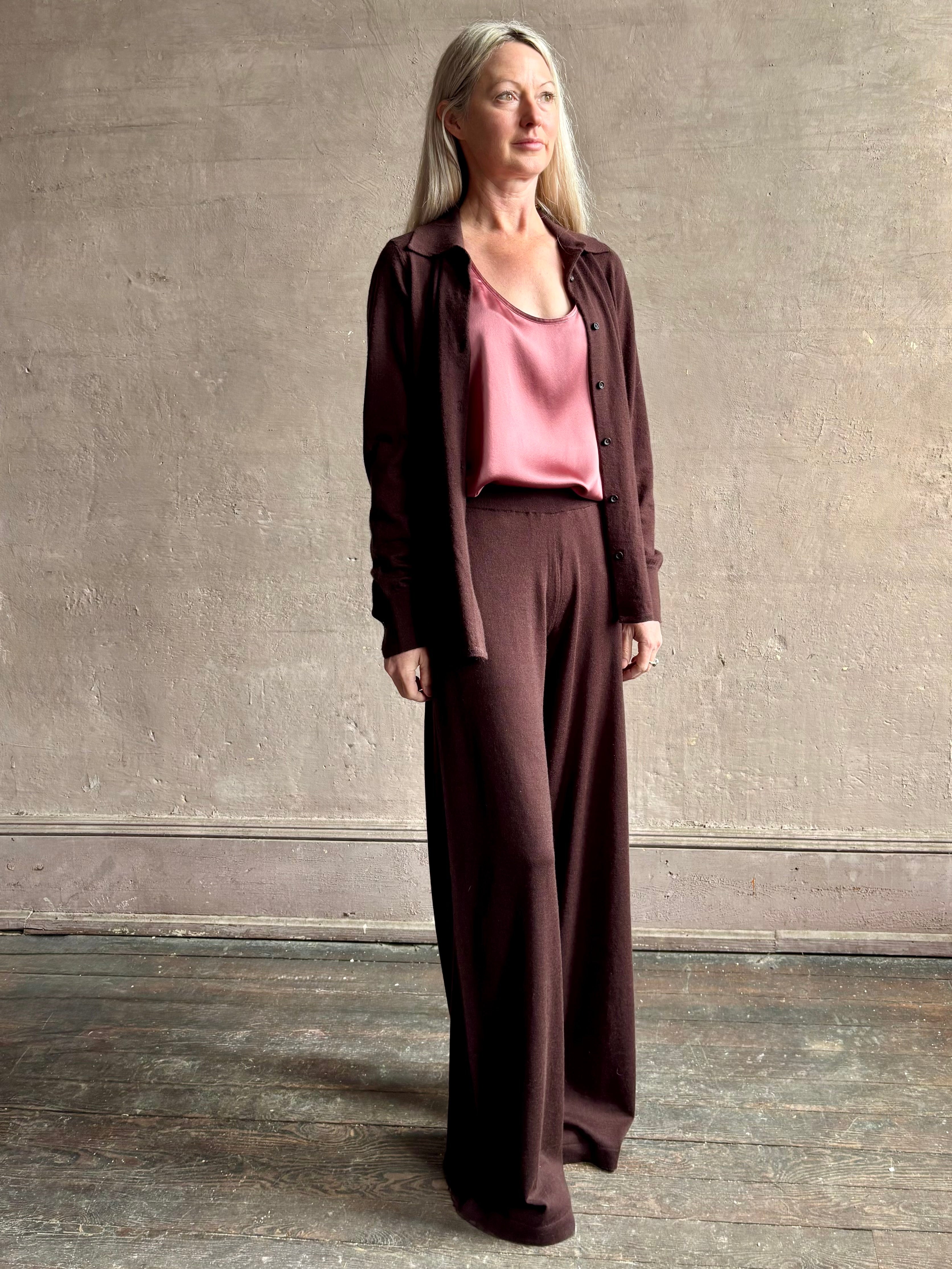 mature woman wearing SPRWMN premium knit cashmere brown pant elastic waistband  mid-rise wide leg
