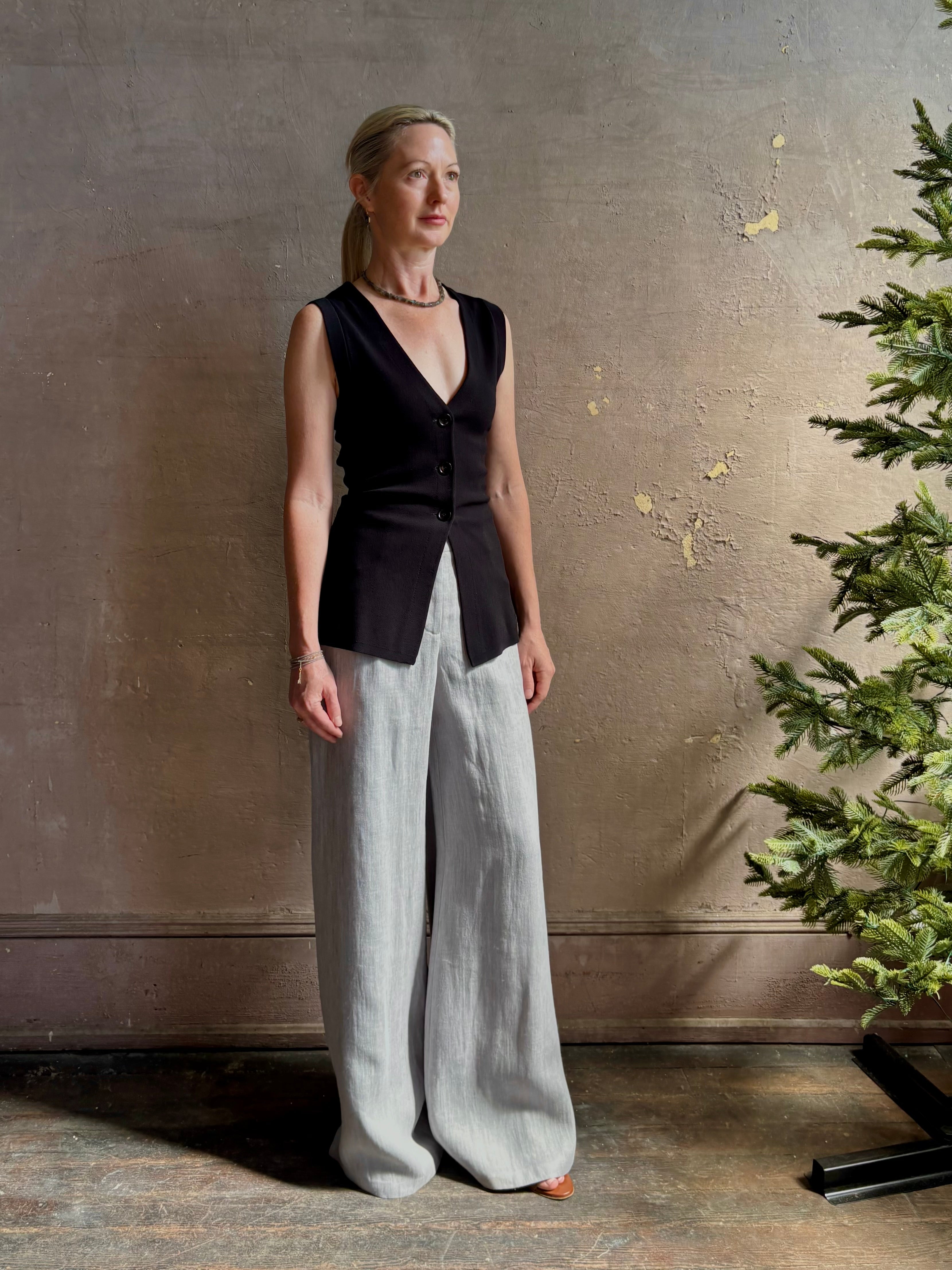 Mature woman wearing the Dillon pant from TWP in an effortlessly sophisticated hemp trouser with an airy wide leg and back pockets