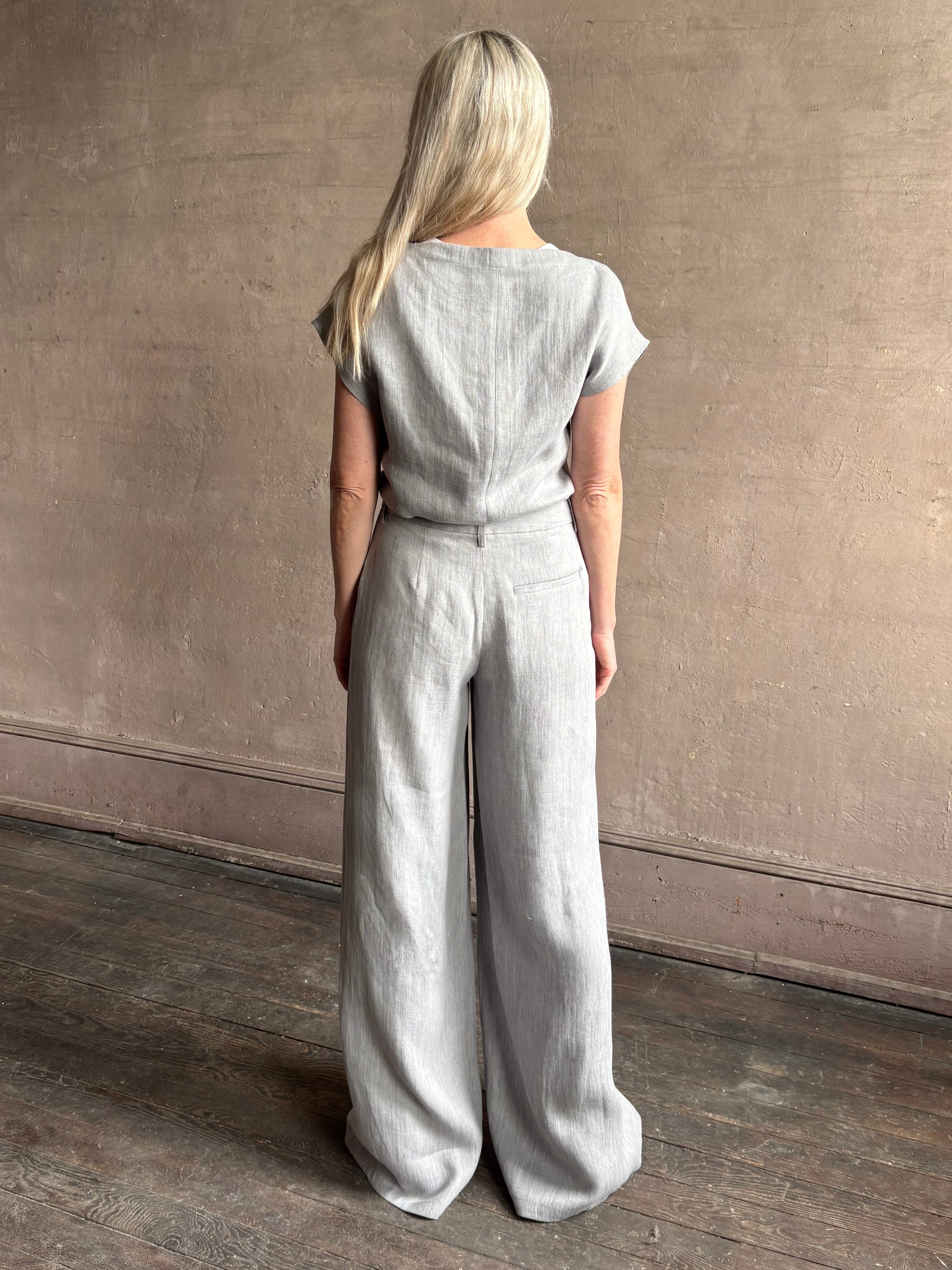 Mature woman wearing the Dillon pant from TWP in an effortlessly sophisticated hemp trouser with an airy wide leg and back pockets