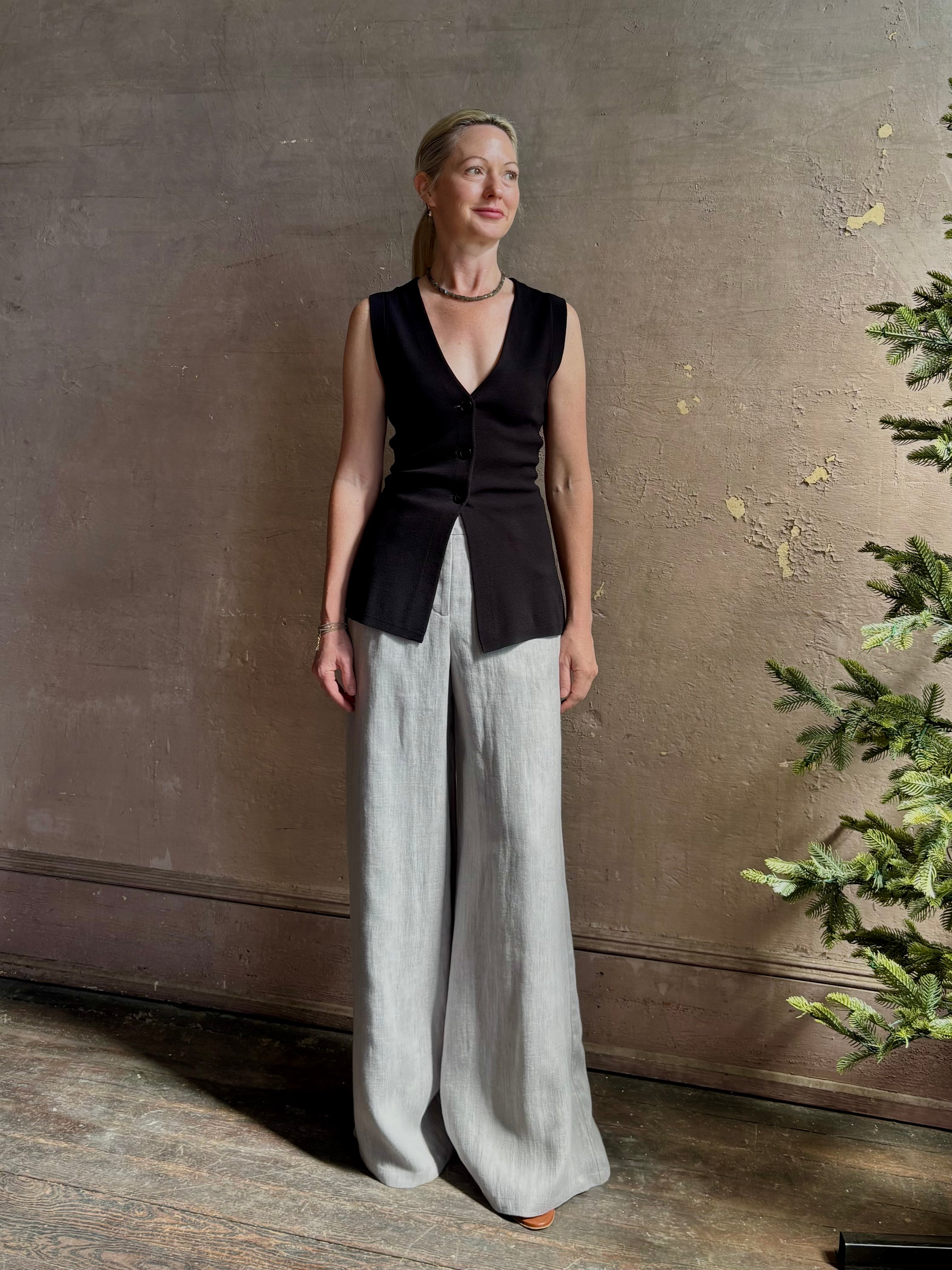 Mature woman wearing the Dillon pant from TWP in an effortlessly sophisticated hemp trouser with an airy wide leg and back pockets