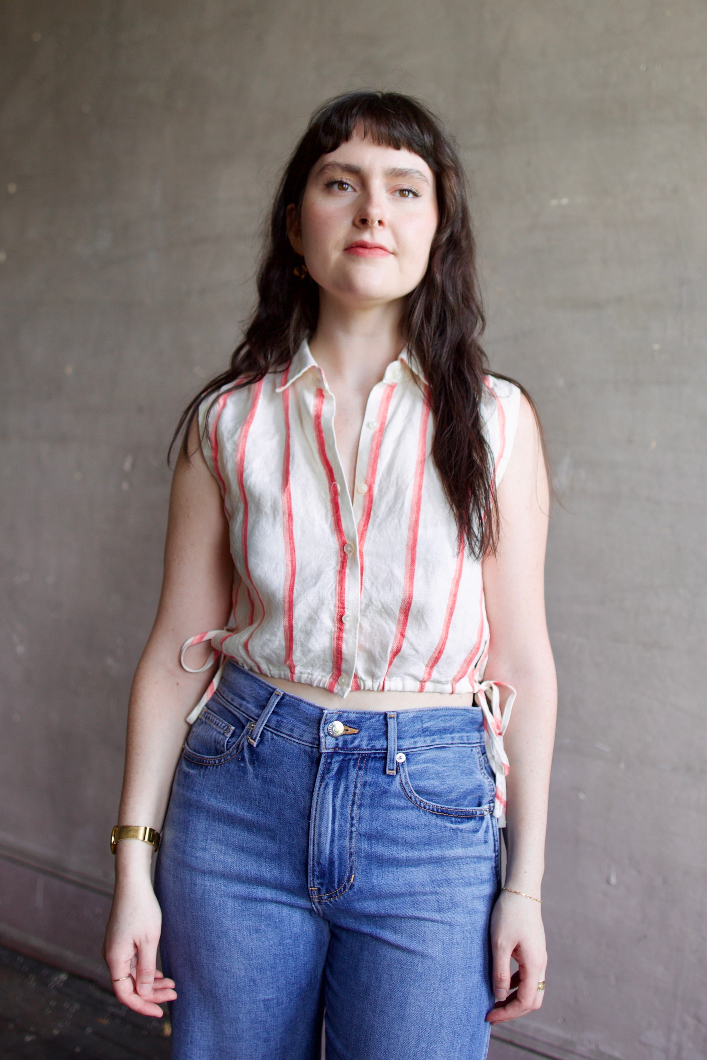 Model wearing the lightweight Trovata Ivy linen button down Shirt with collar, sleeveless and drawstring bottom 