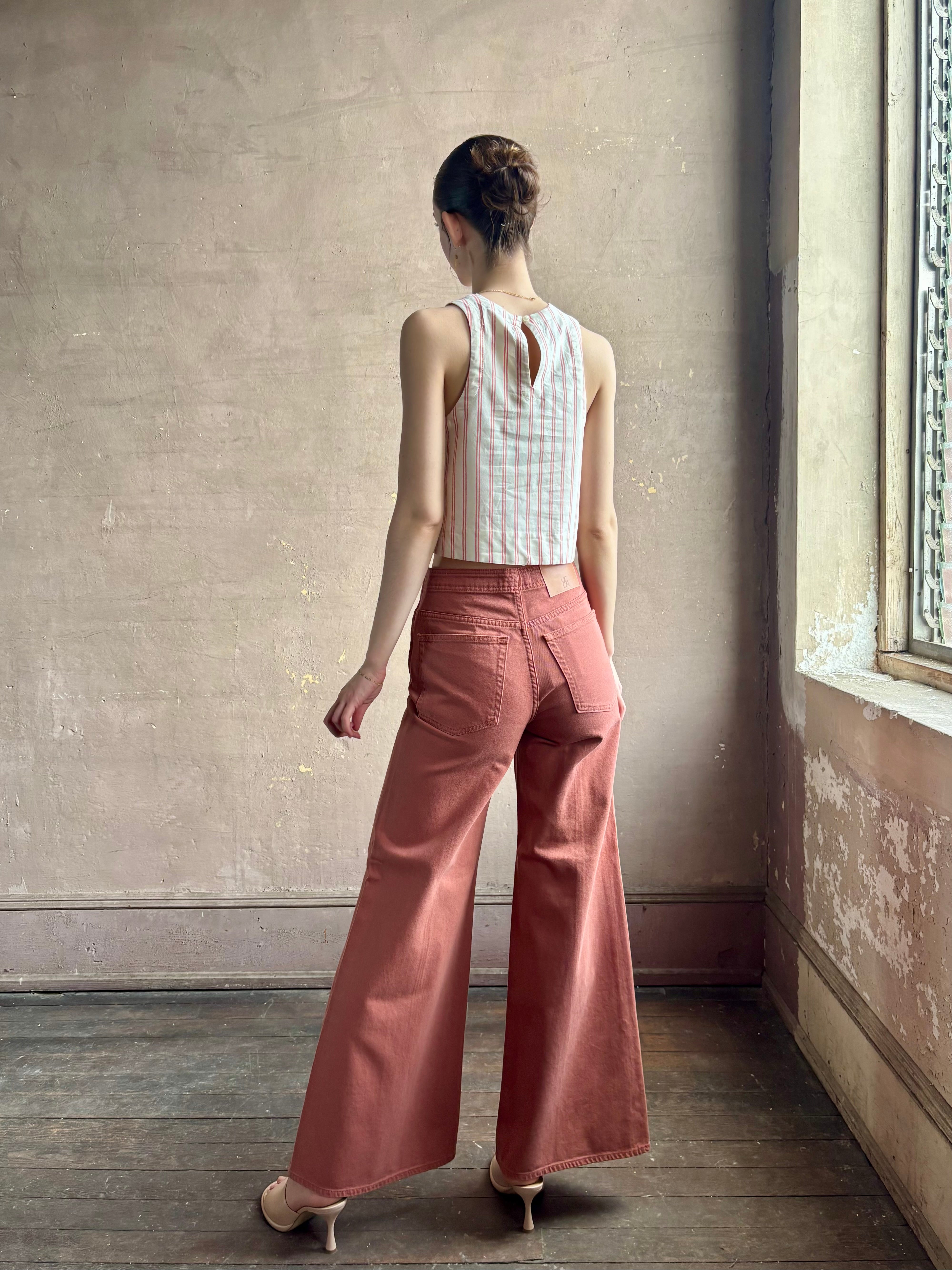 Woman wearing premium elevated casual wear Trovata Esther crew neck sleeveless cotton poplin crop top in cream and rose stripe